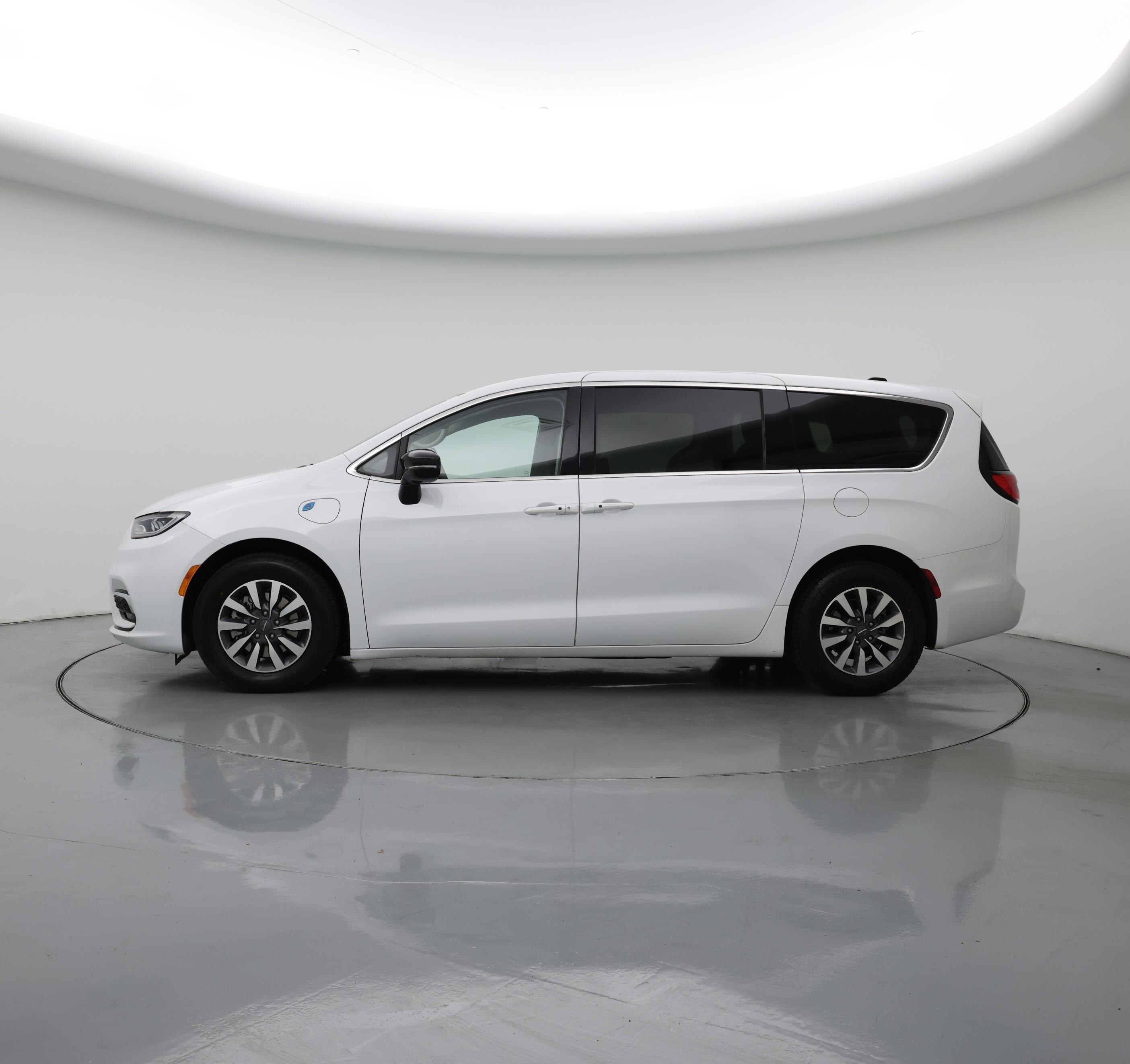 Thumbnail: 2024 Chrysler Pacifica - 3