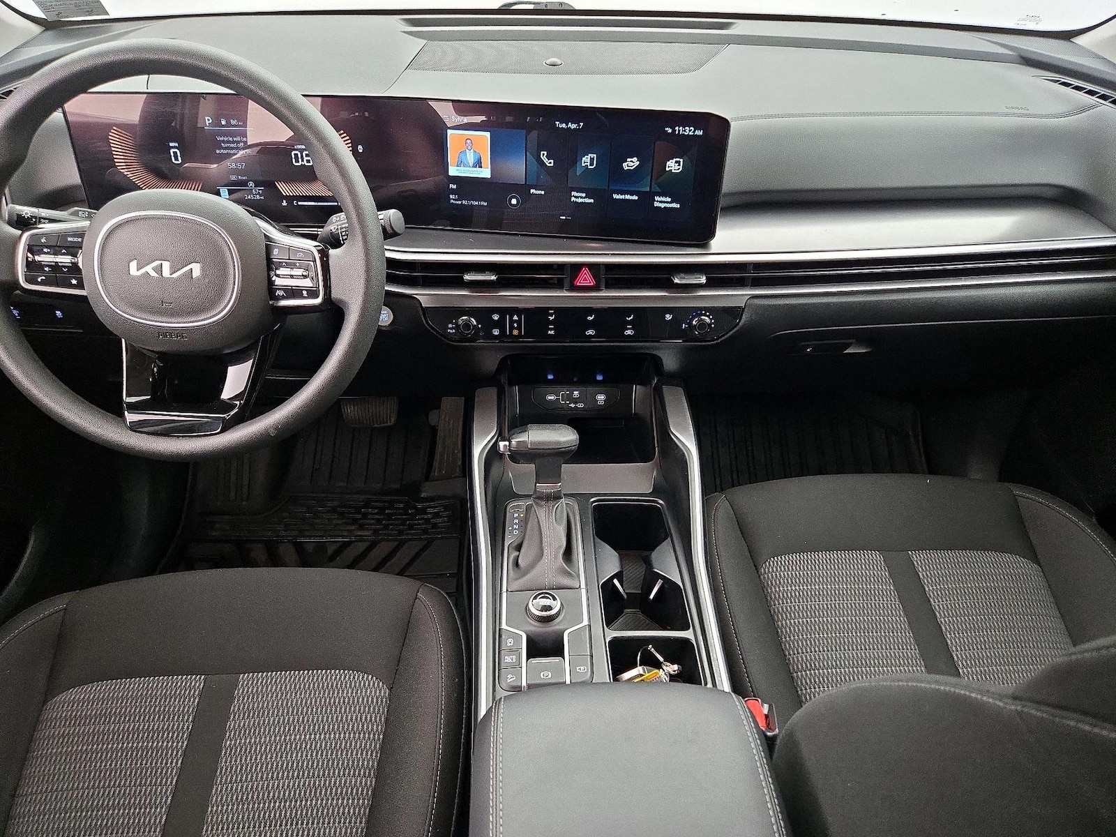 2025 Kia Sorento LX - Photo 10