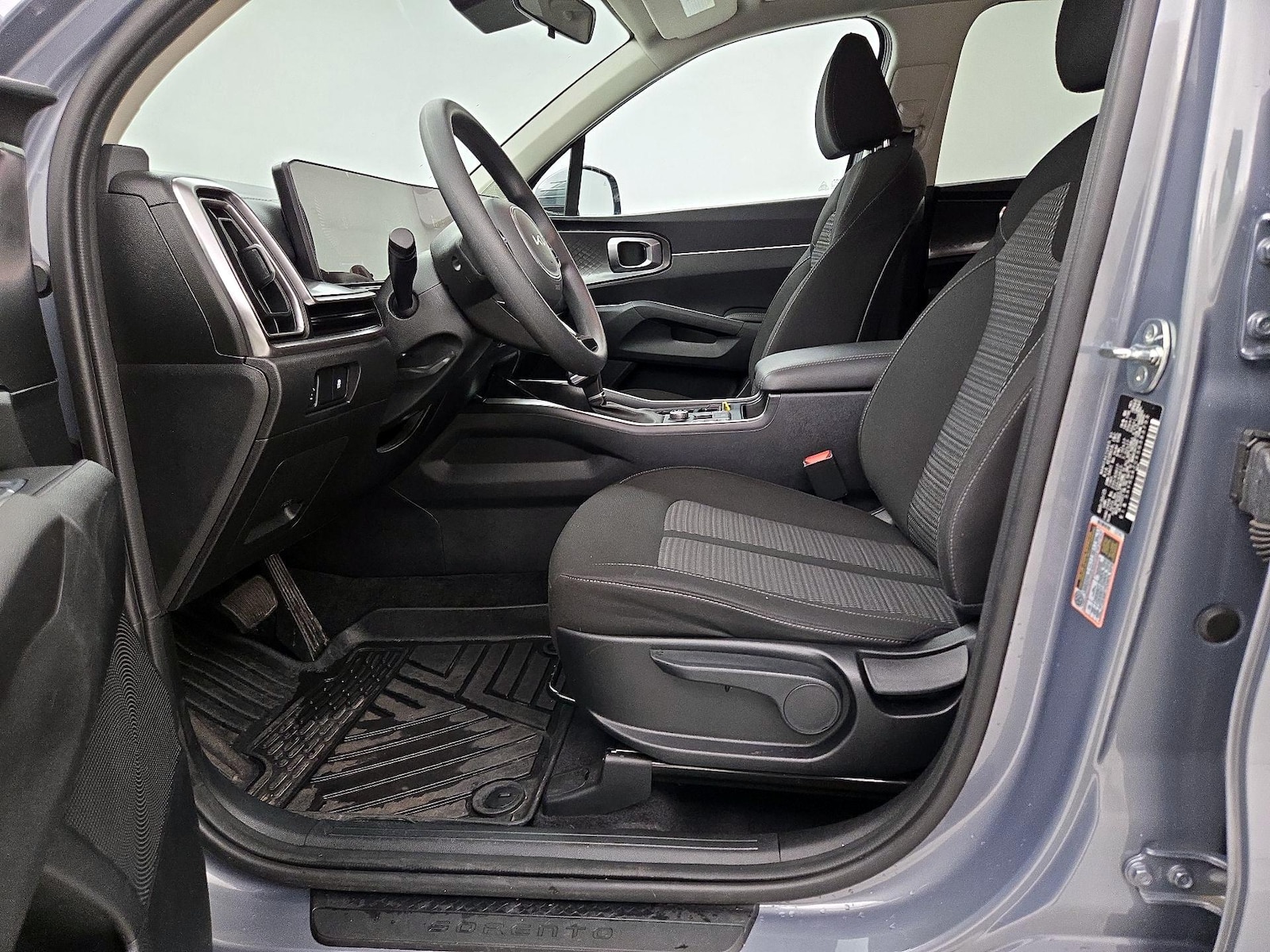2025 Kia Sorento LX - Photo 12