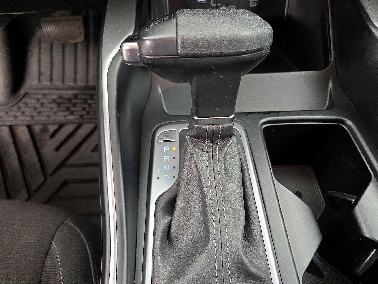 2025 Kia Sorento LX - Photo 18