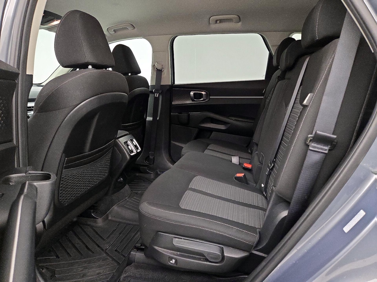2025 Kia Sorento LX - Photo 20