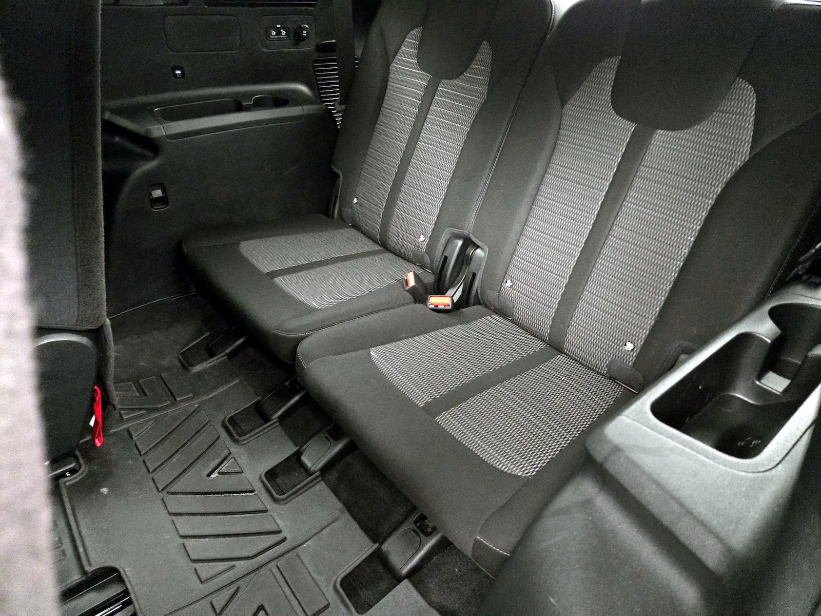 2025 Kia Sorento LX - Photo 21