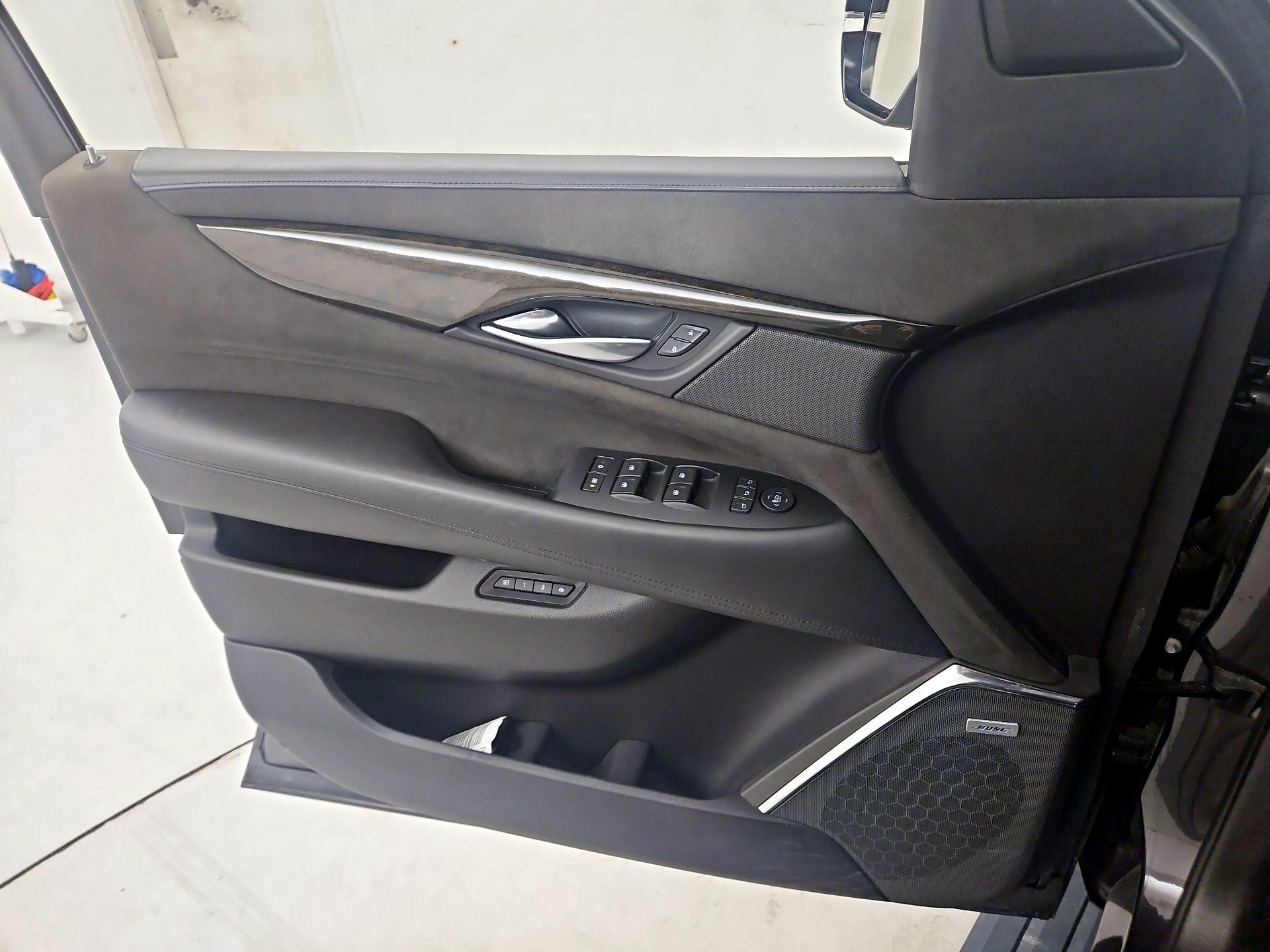 Thumbnail: 2017 Cadillac Escalade - 12