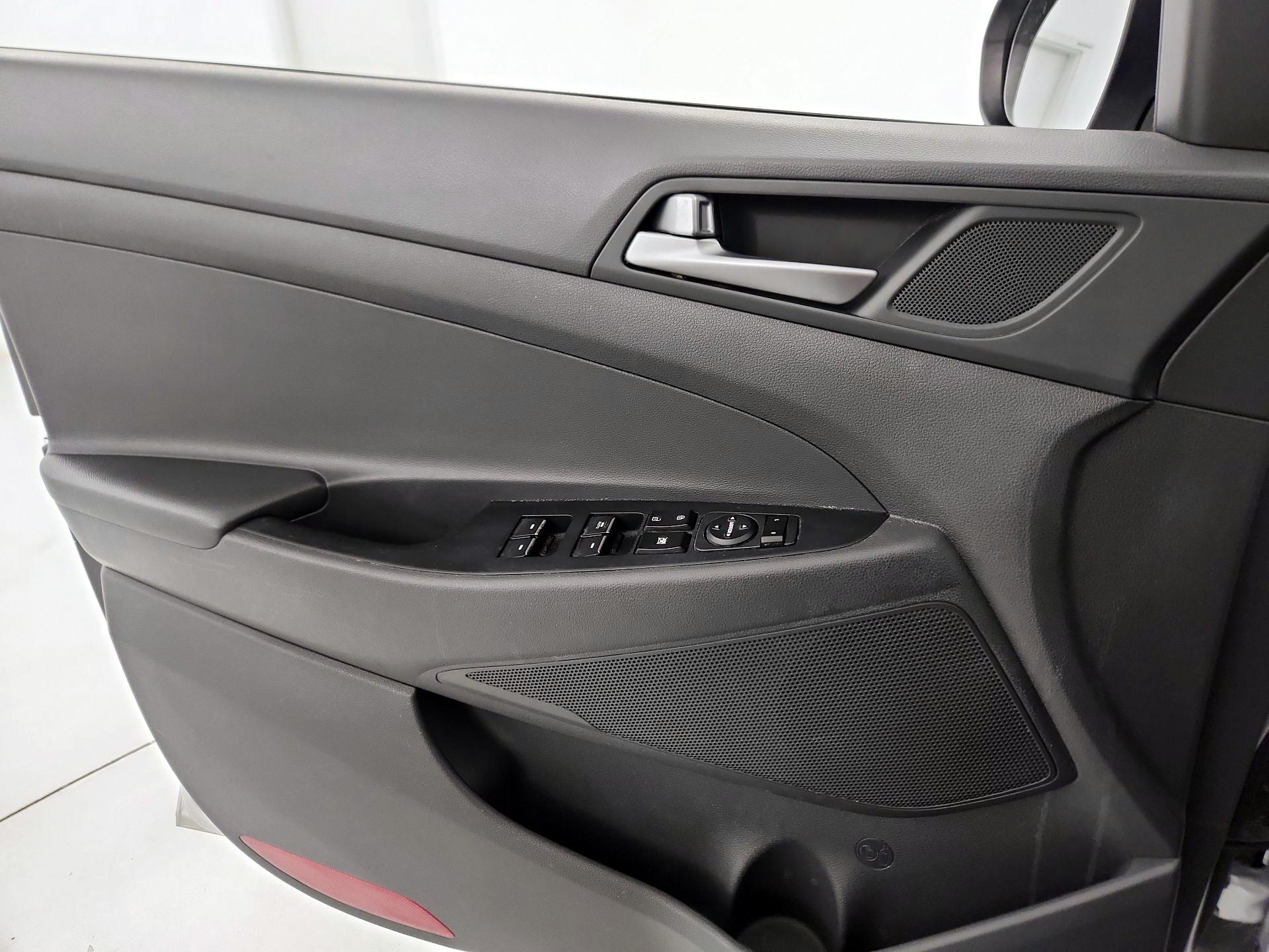 Thumbnail: 2016 Hyundai Tucson - 12