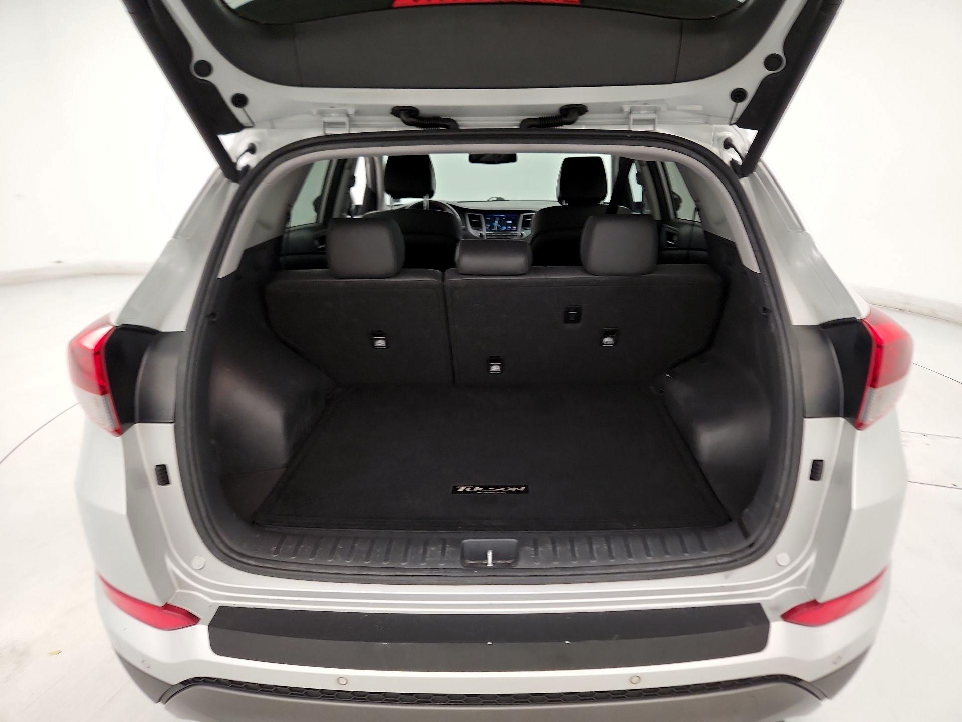 Thumbnail: 2016 Hyundai Tucson - 16
