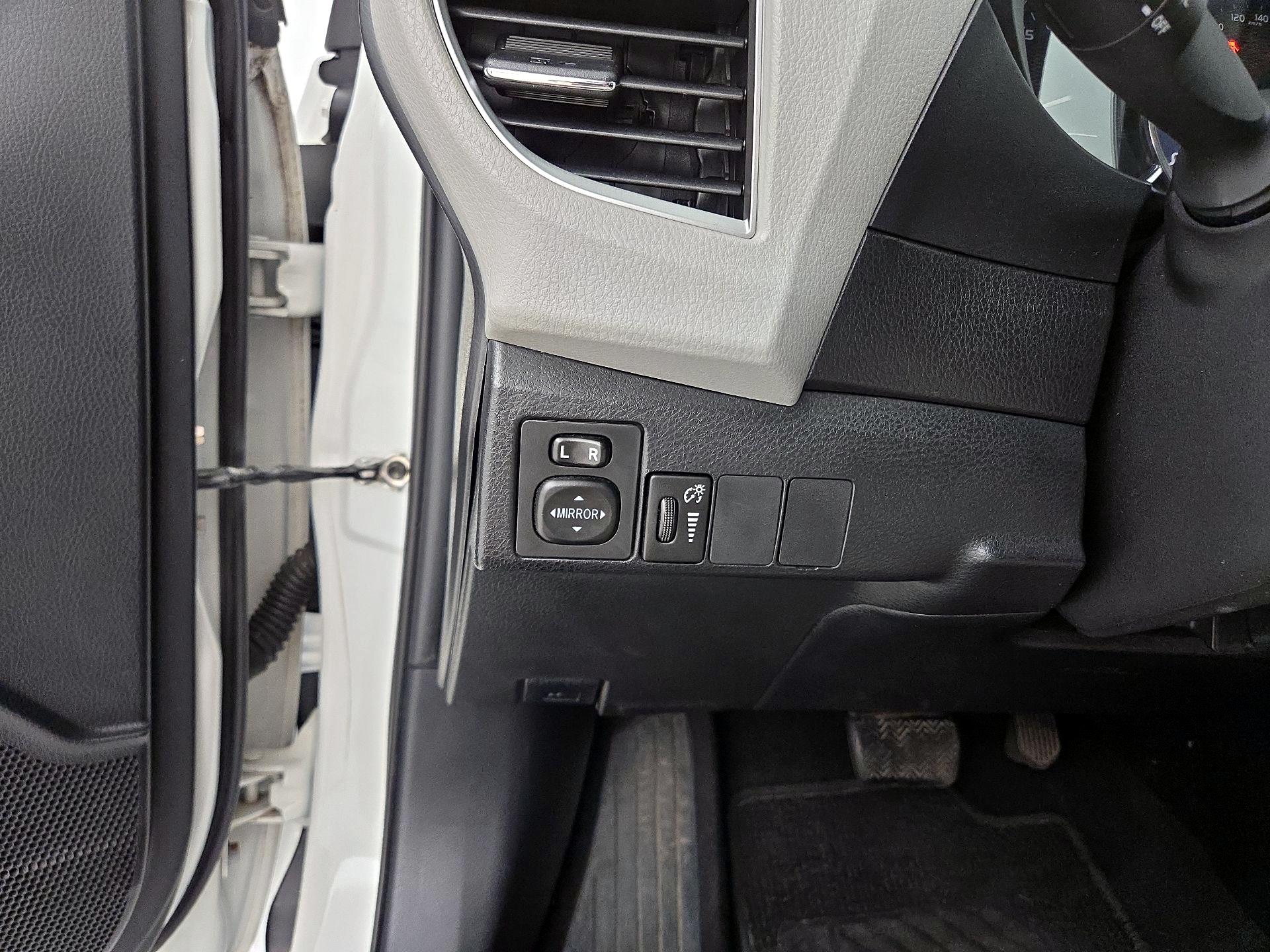 Thumbnail: 2015 Toyota Corolla - 13