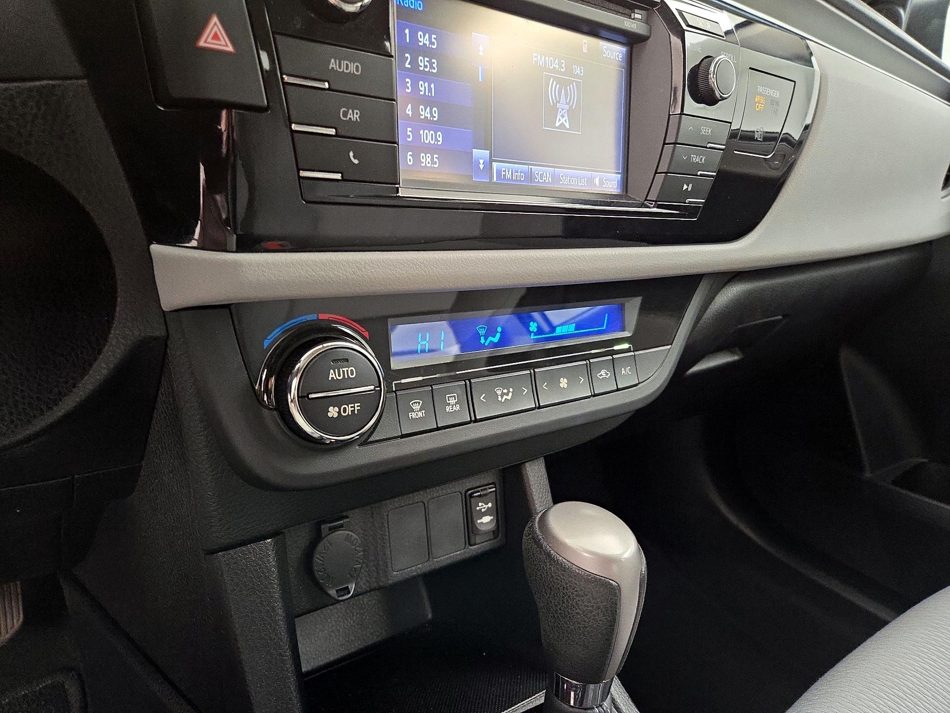 Thumbnail: 2015 Toyota Corolla - 16