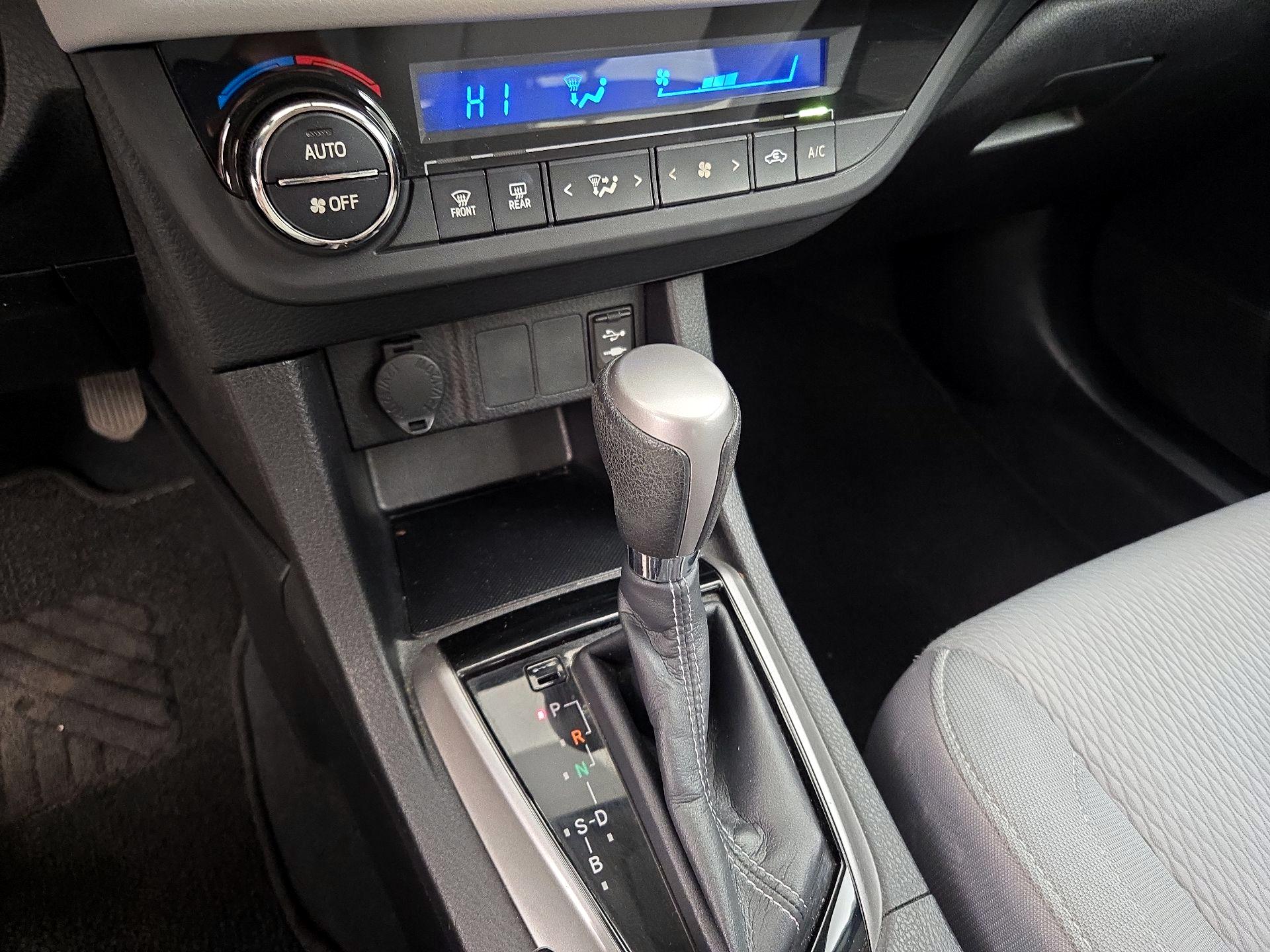 Thumbnail: 2015 Toyota Corolla - 17