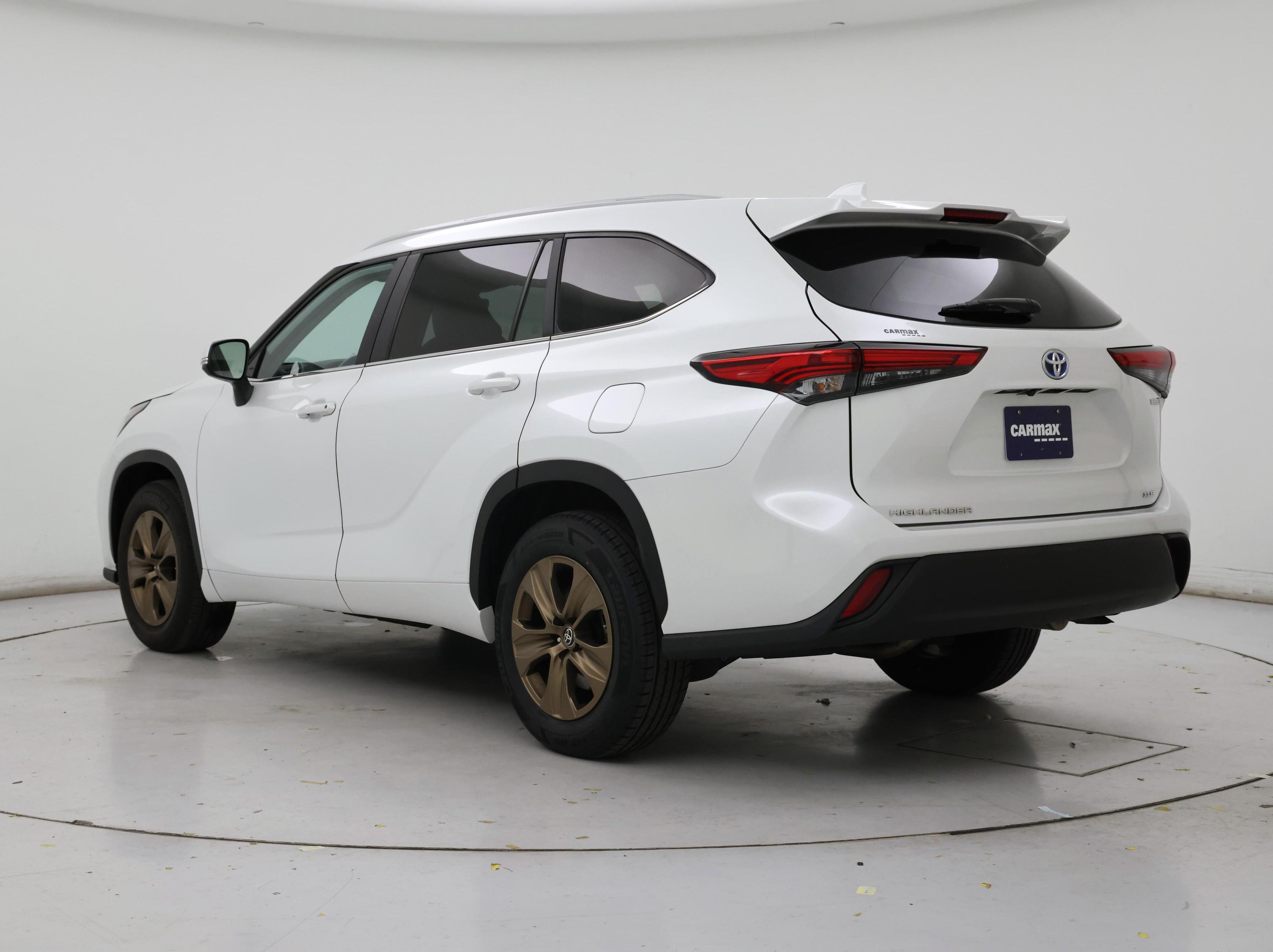 Thumbnail: 2023 Toyota Highlander - 2