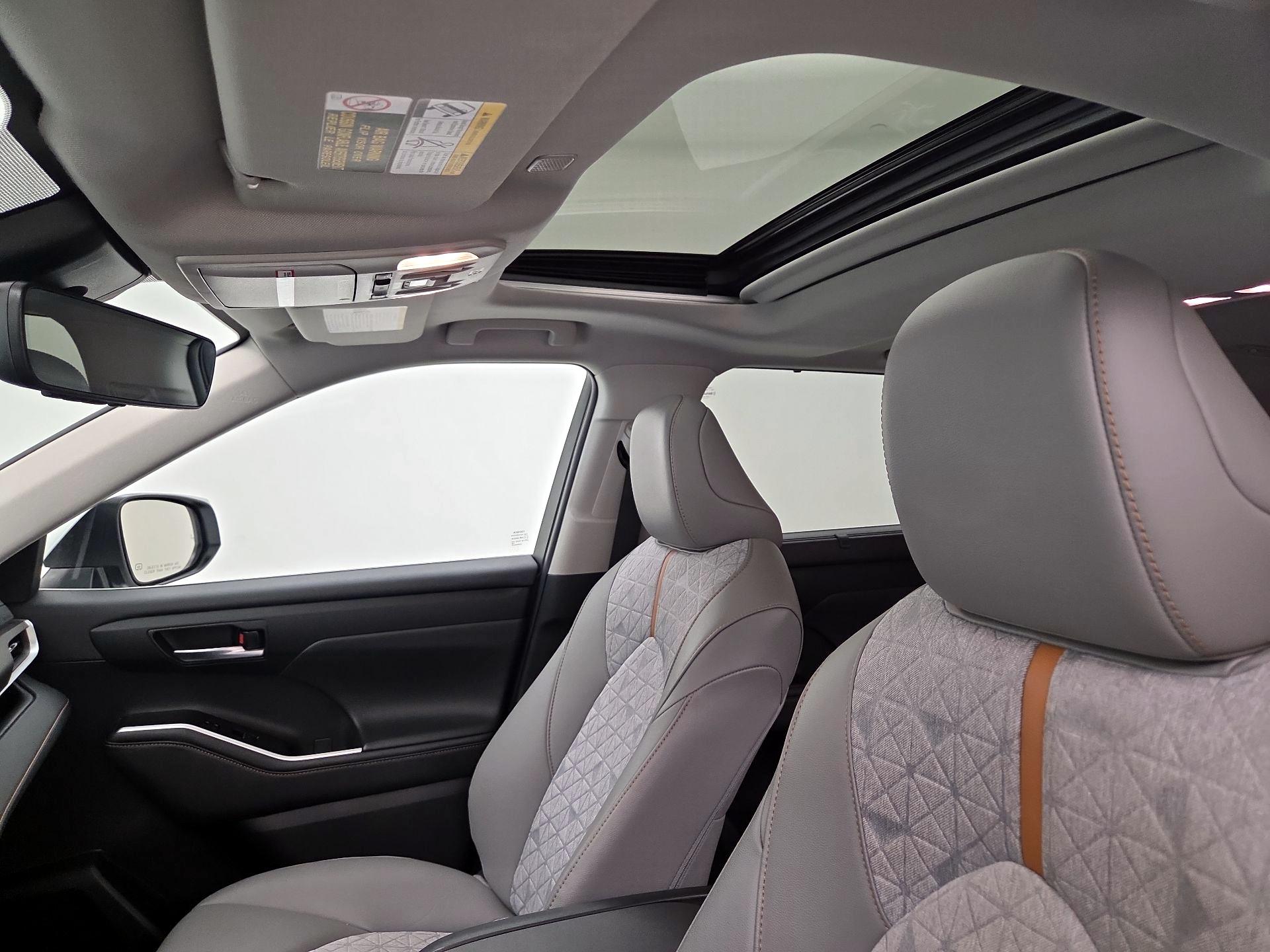 Thumbnail: 2023 Toyota Highlander - 19