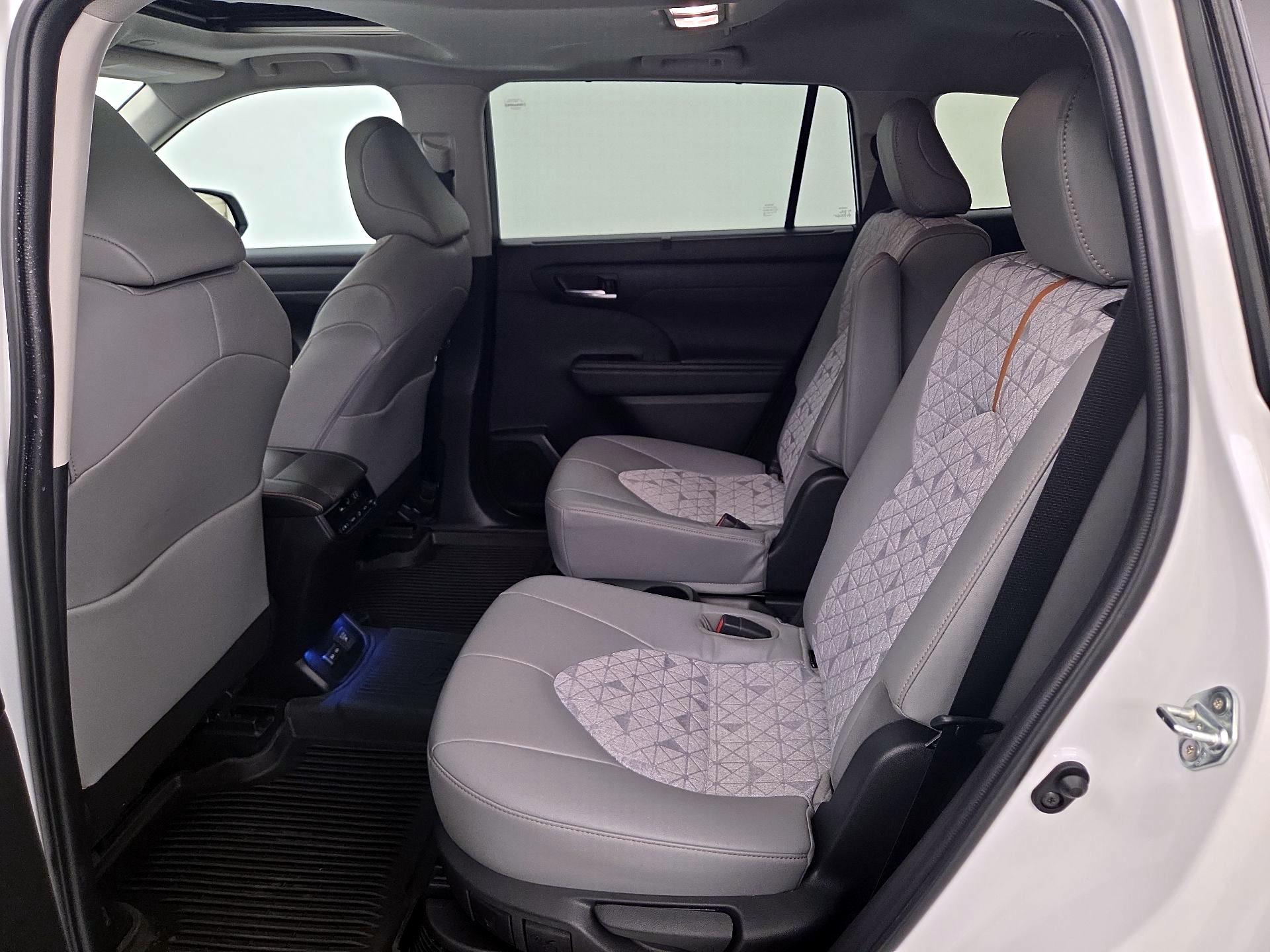 Thumbnail: 2023 Toyota Highlander - 20