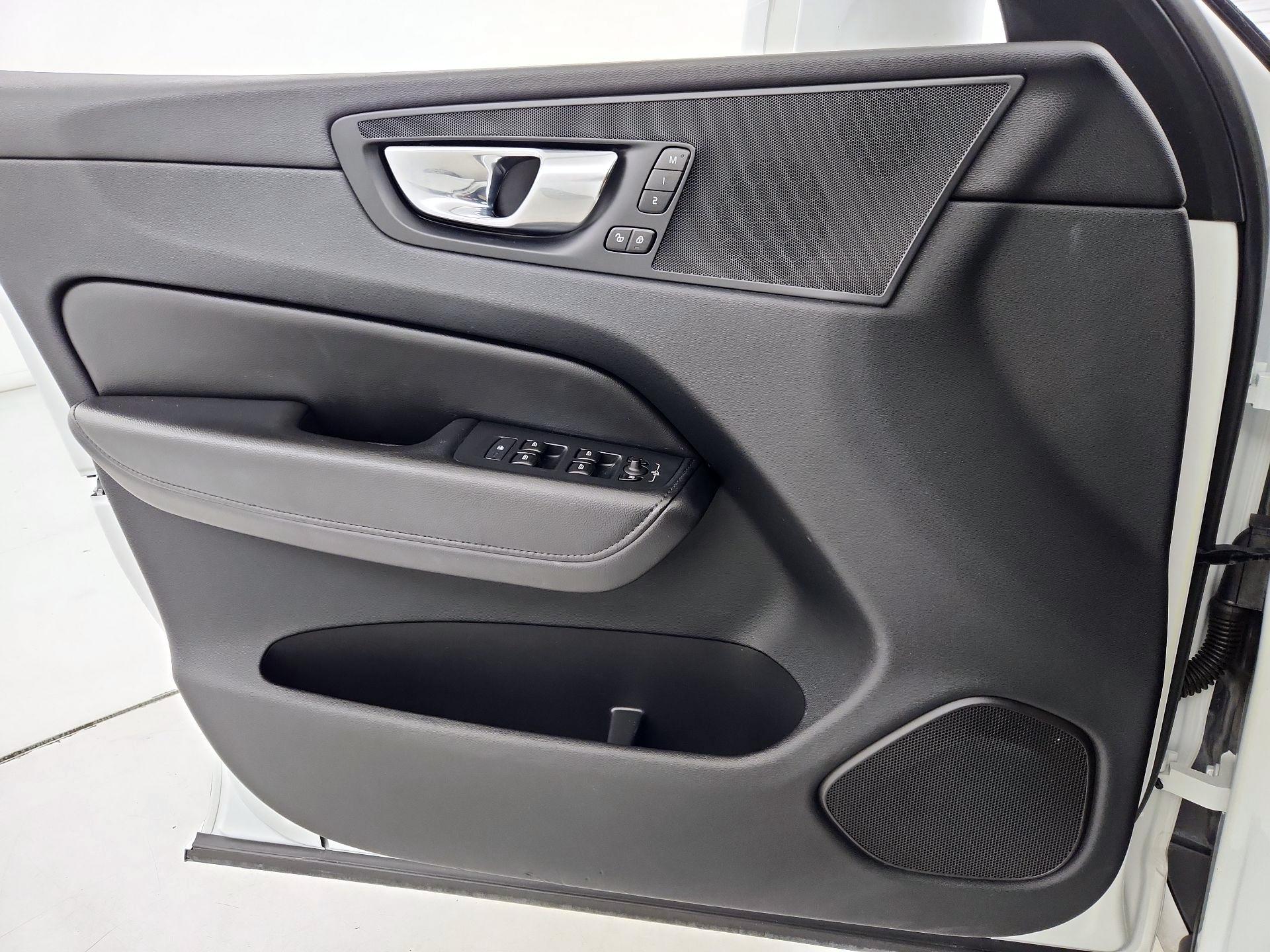 Thumbnail: 2023 Volvo XC60 - 12