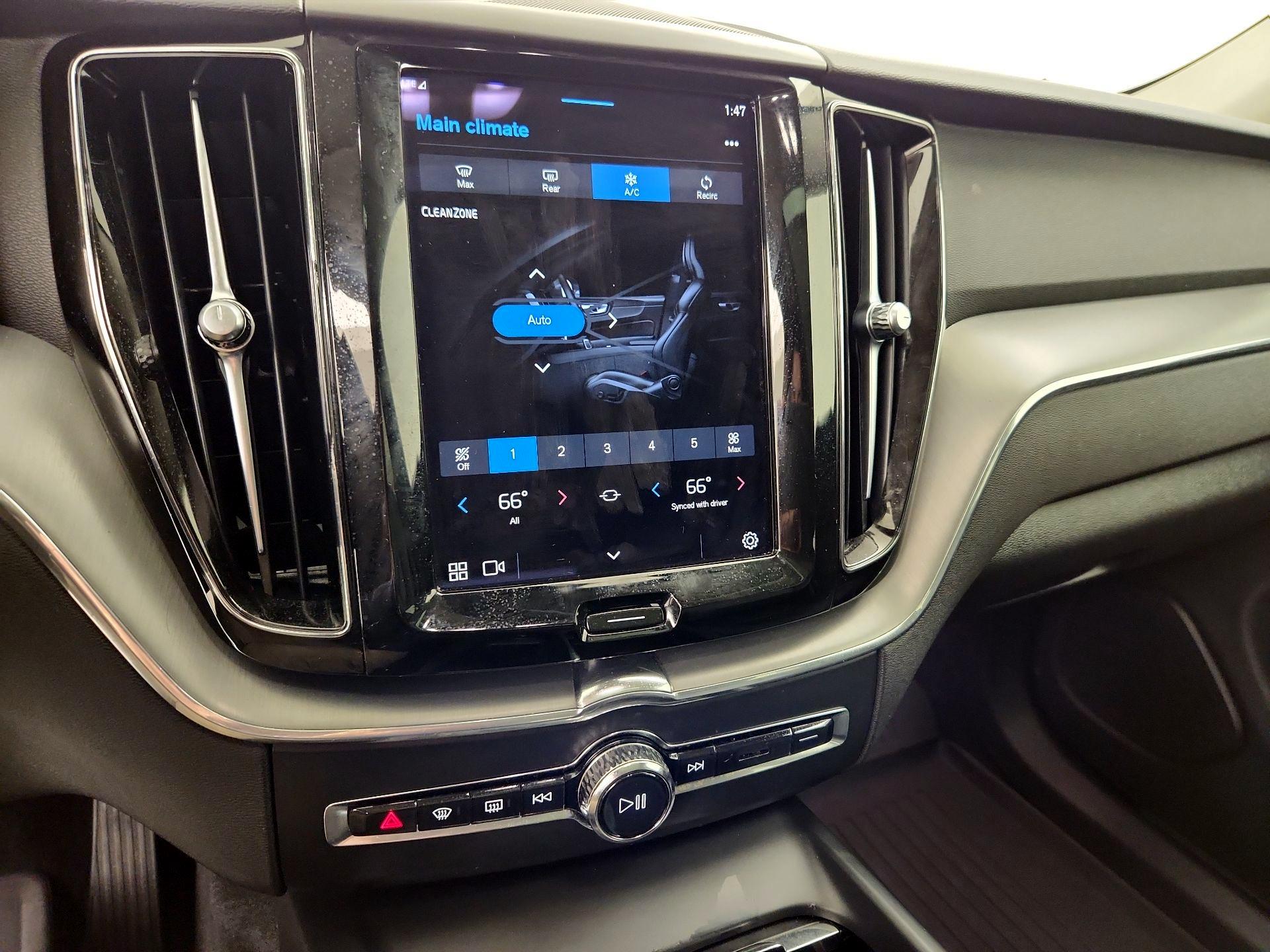 Thumbnail: 2023 Volvo XC60 - 16