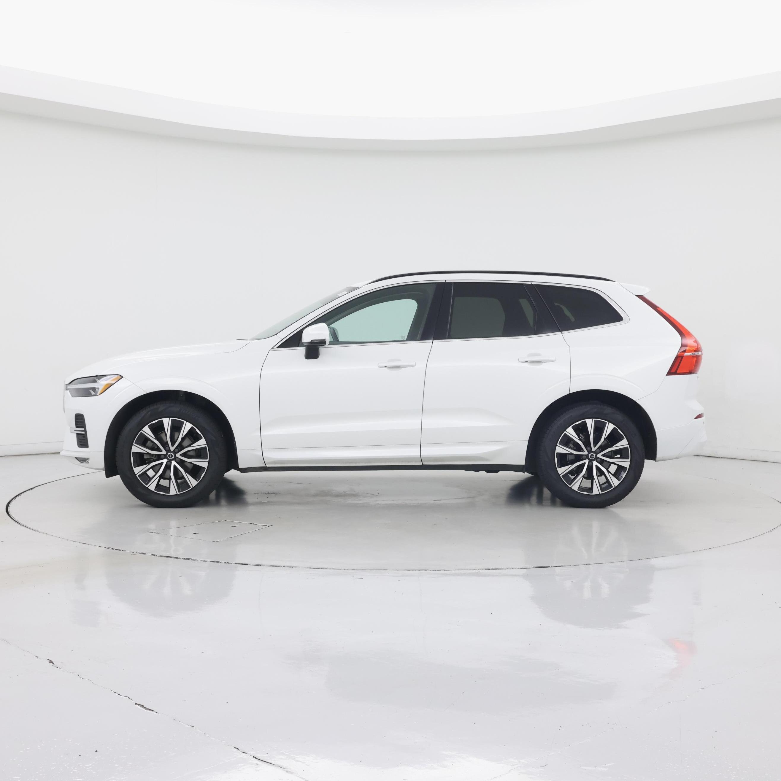 Thumbnail: 2023 Volvo XC60 - 3