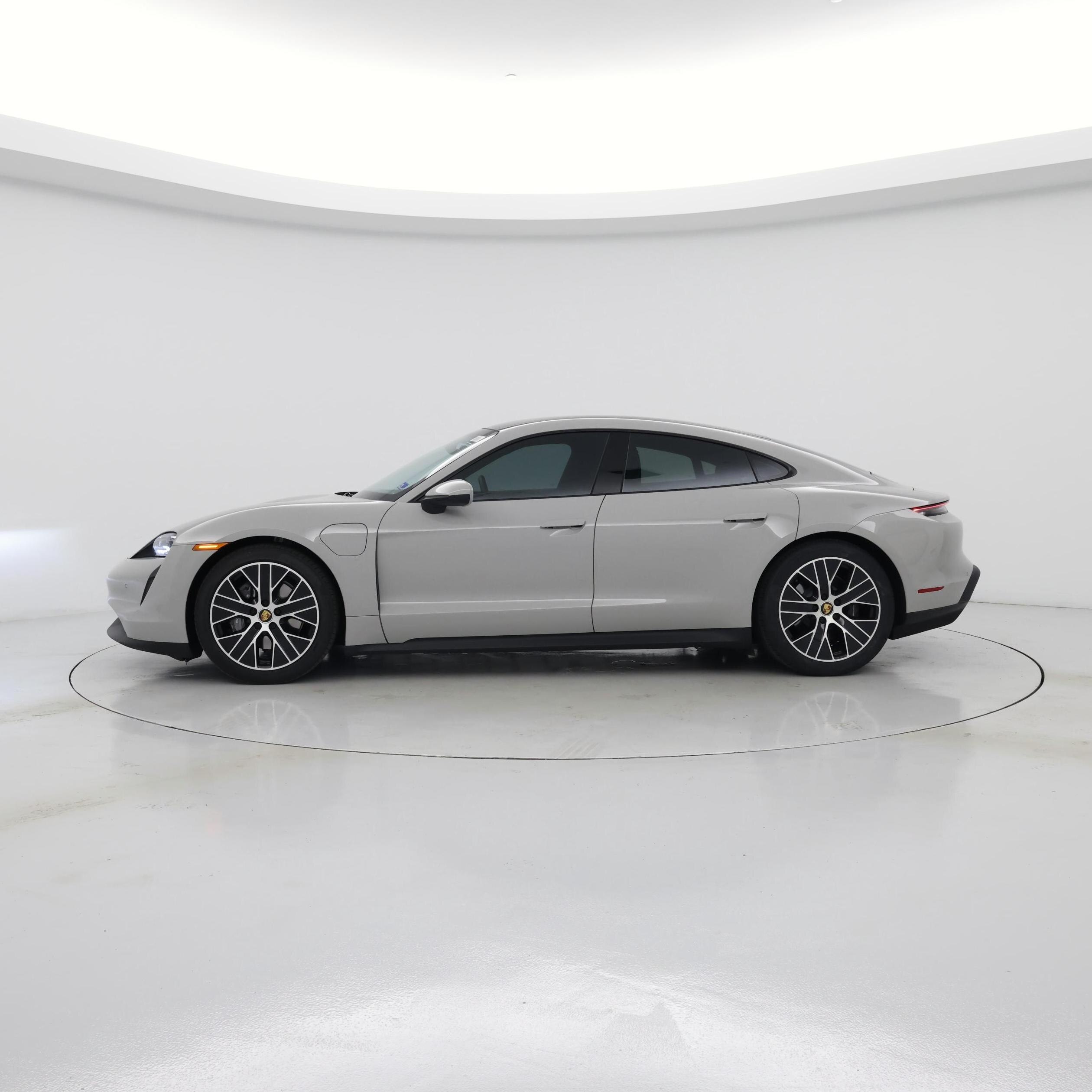 Thumbnail: 2023 Porsche Taycan - 3
