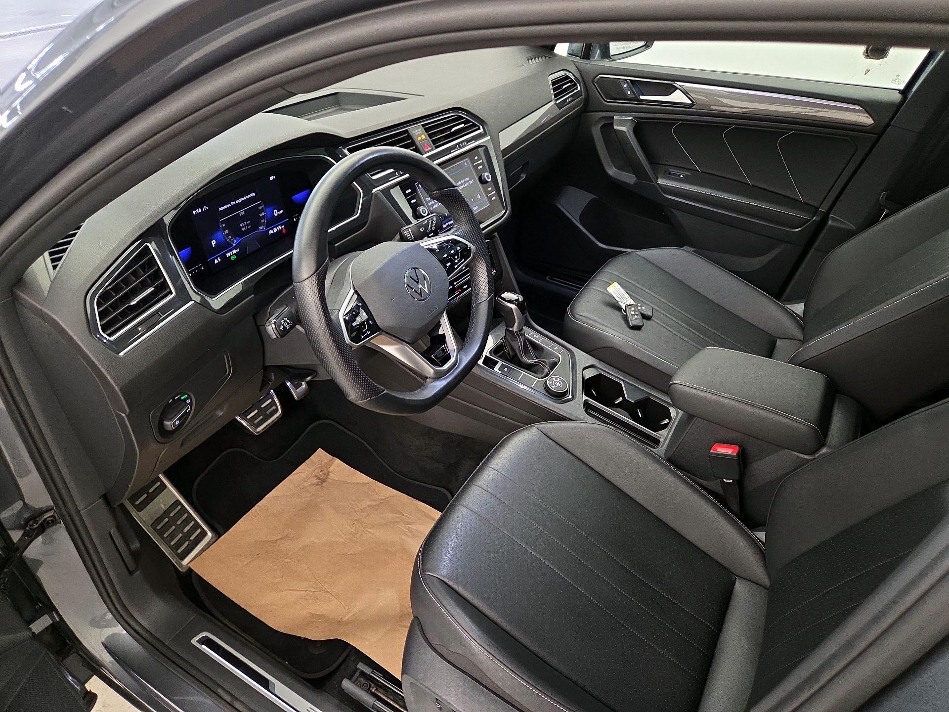 Thumbnail: 2023 Volkswagen Tiguan - 11