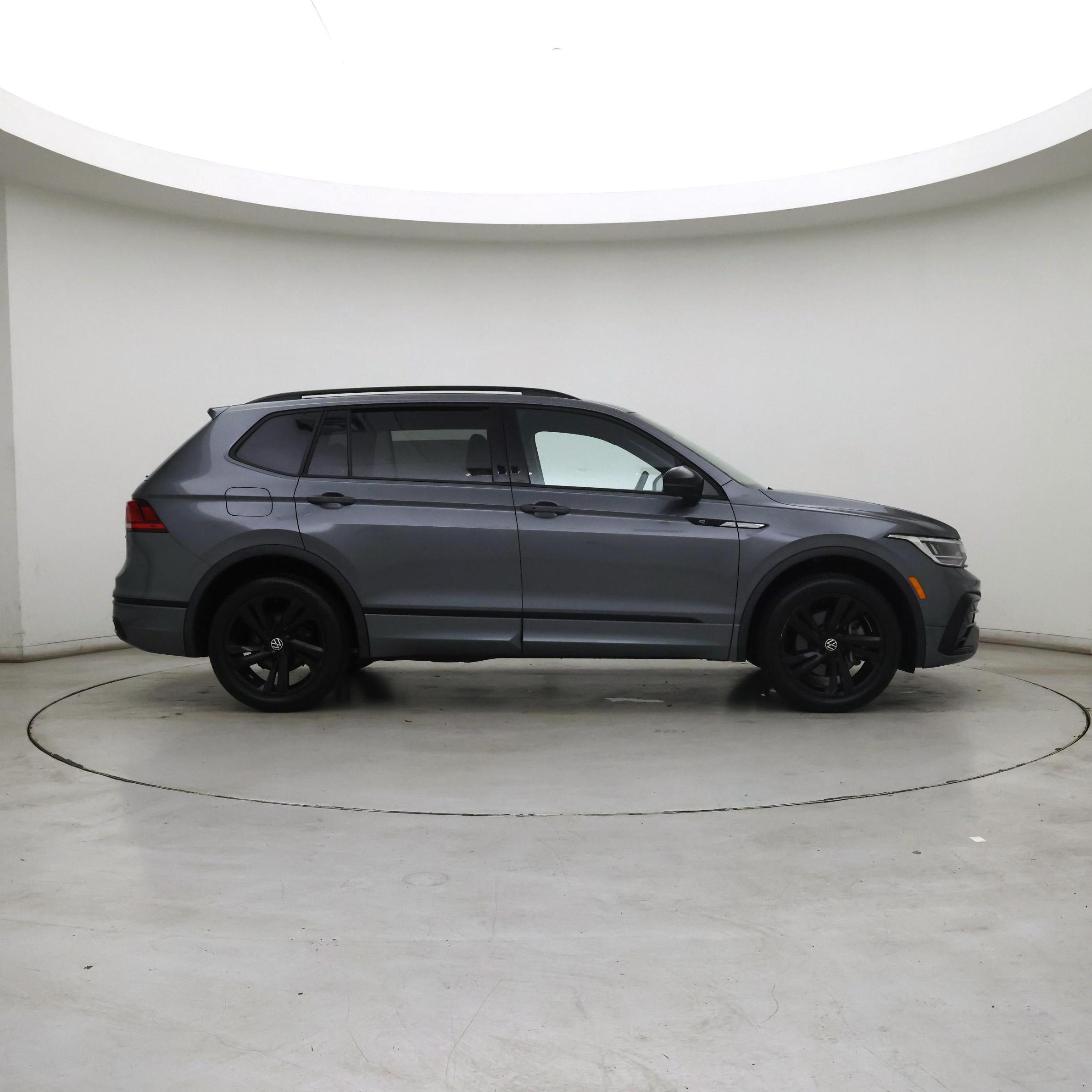 Thumbnail: 2023 Volkswagen Tiguan - 7