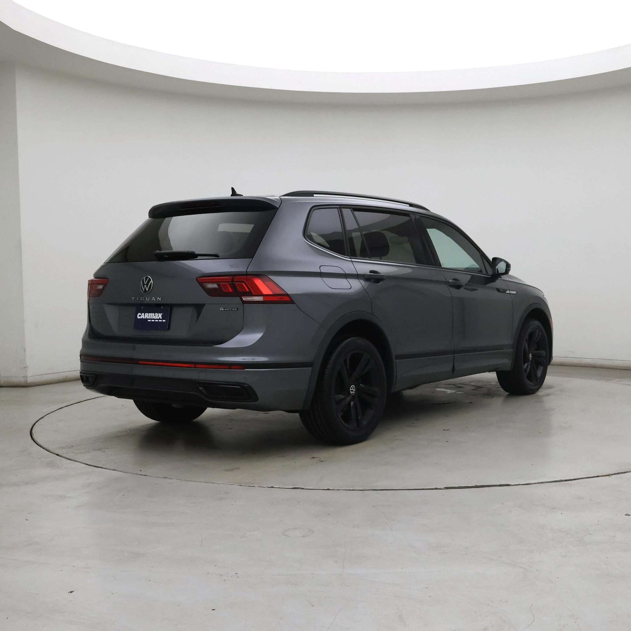 Thumbnail: 2023 Volkswagen Tiguan - 8