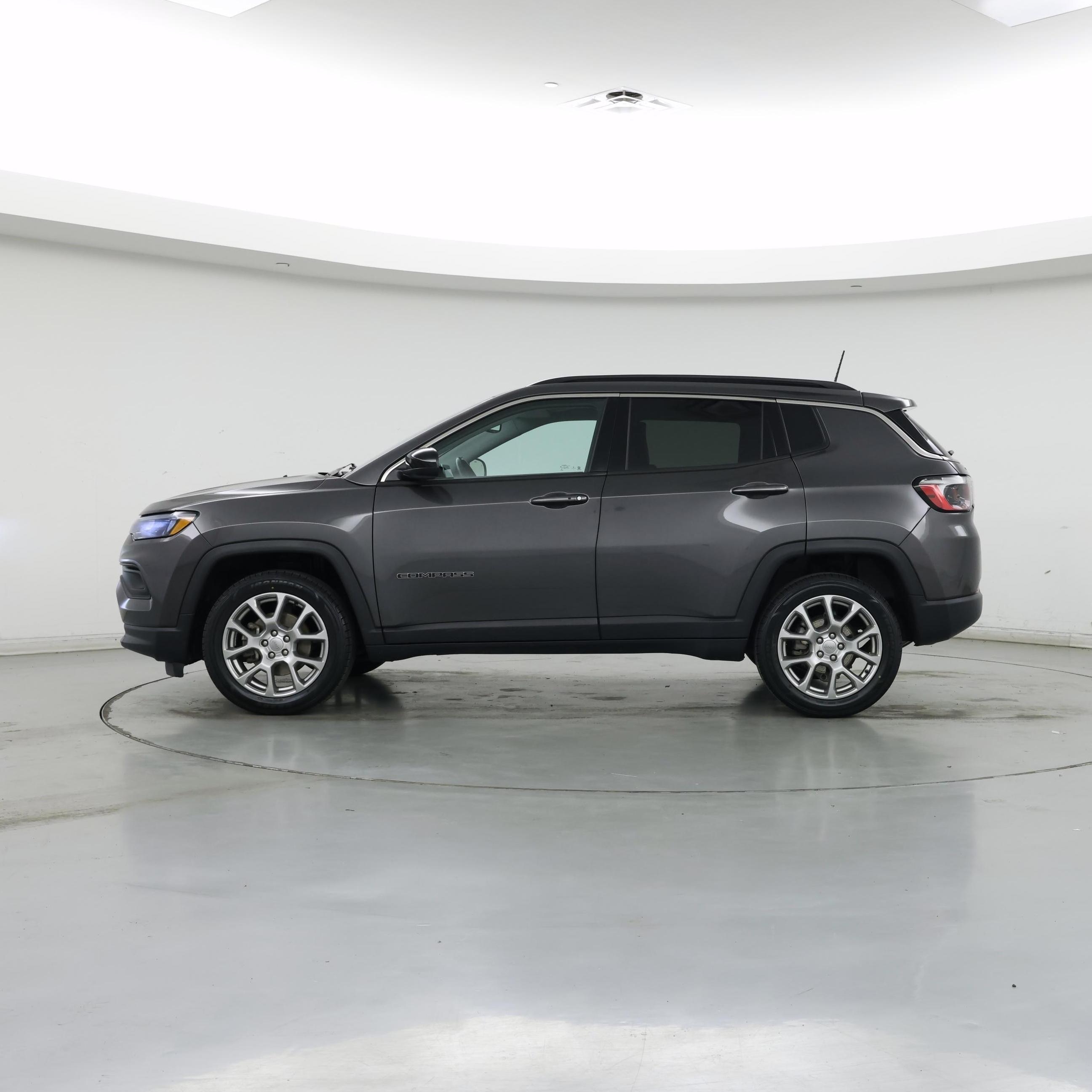 Thumbnail: 2022 Jeep Compass - 3