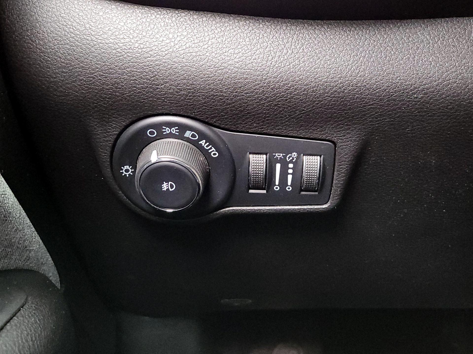 Thumbnail: 2022 Jeep Compass - 13