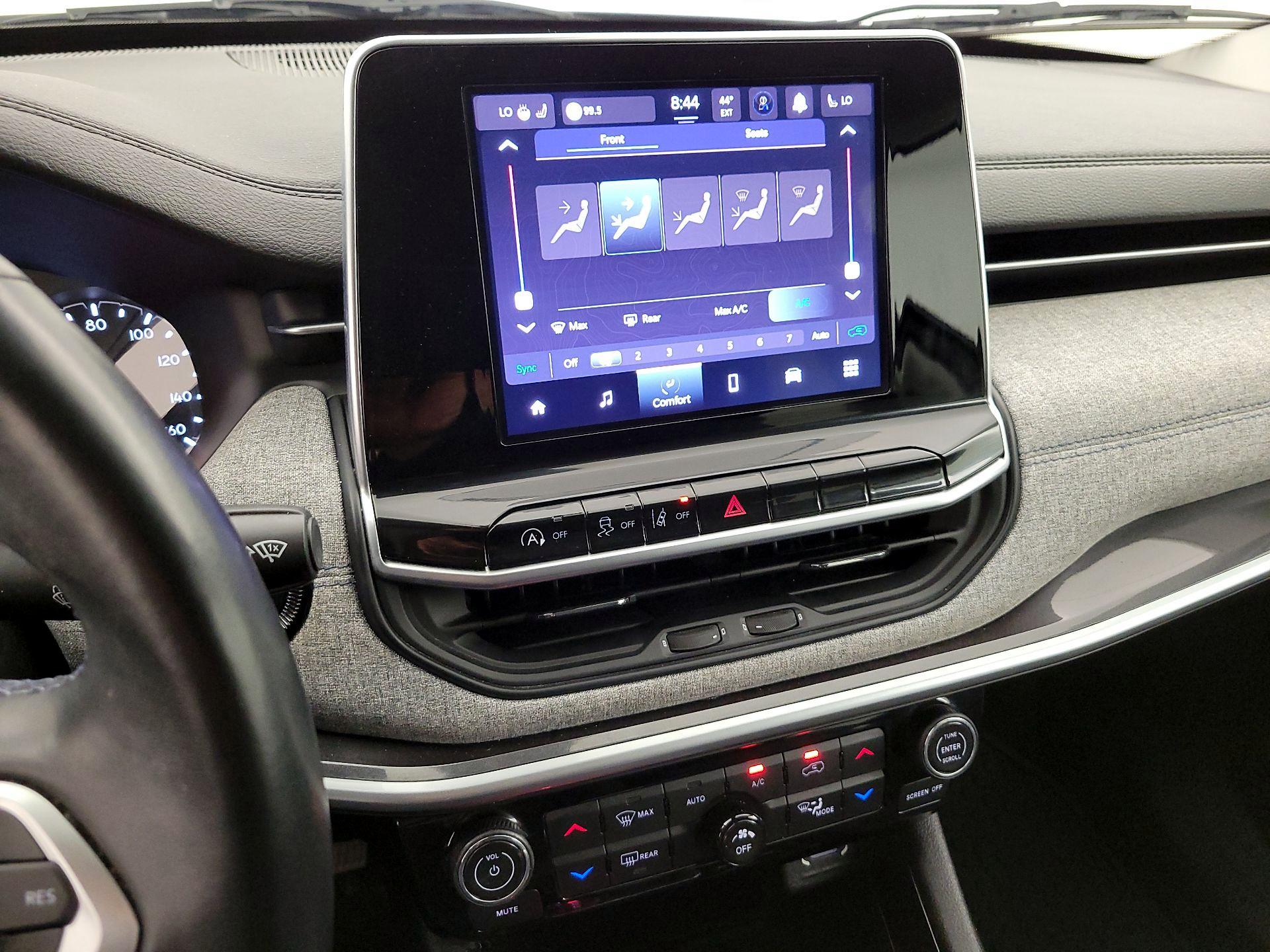 Thumbnail: 2022 Jeep Compass - 16