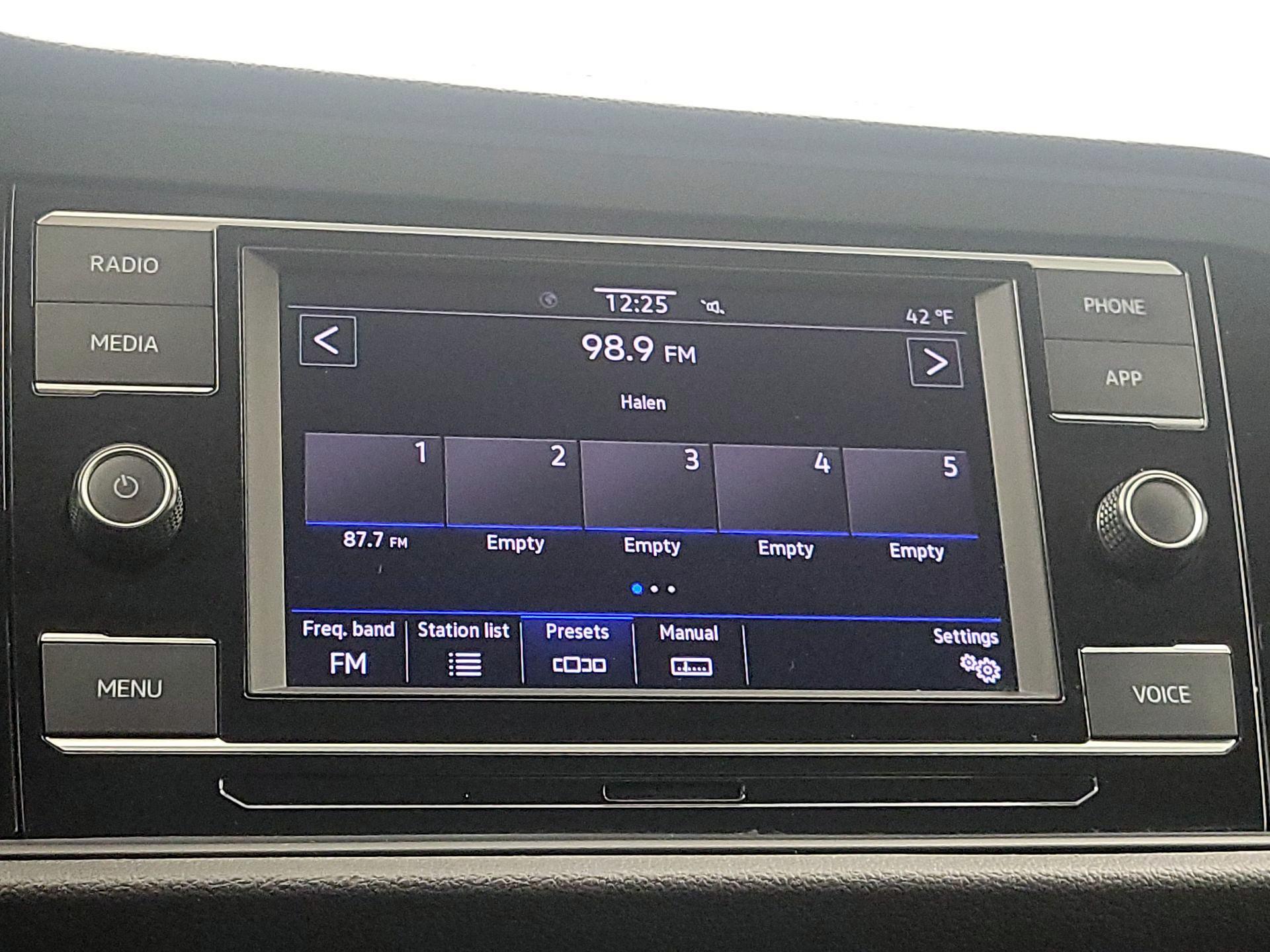 Thumbnail: 2024 Volkswagen Jetta - 15