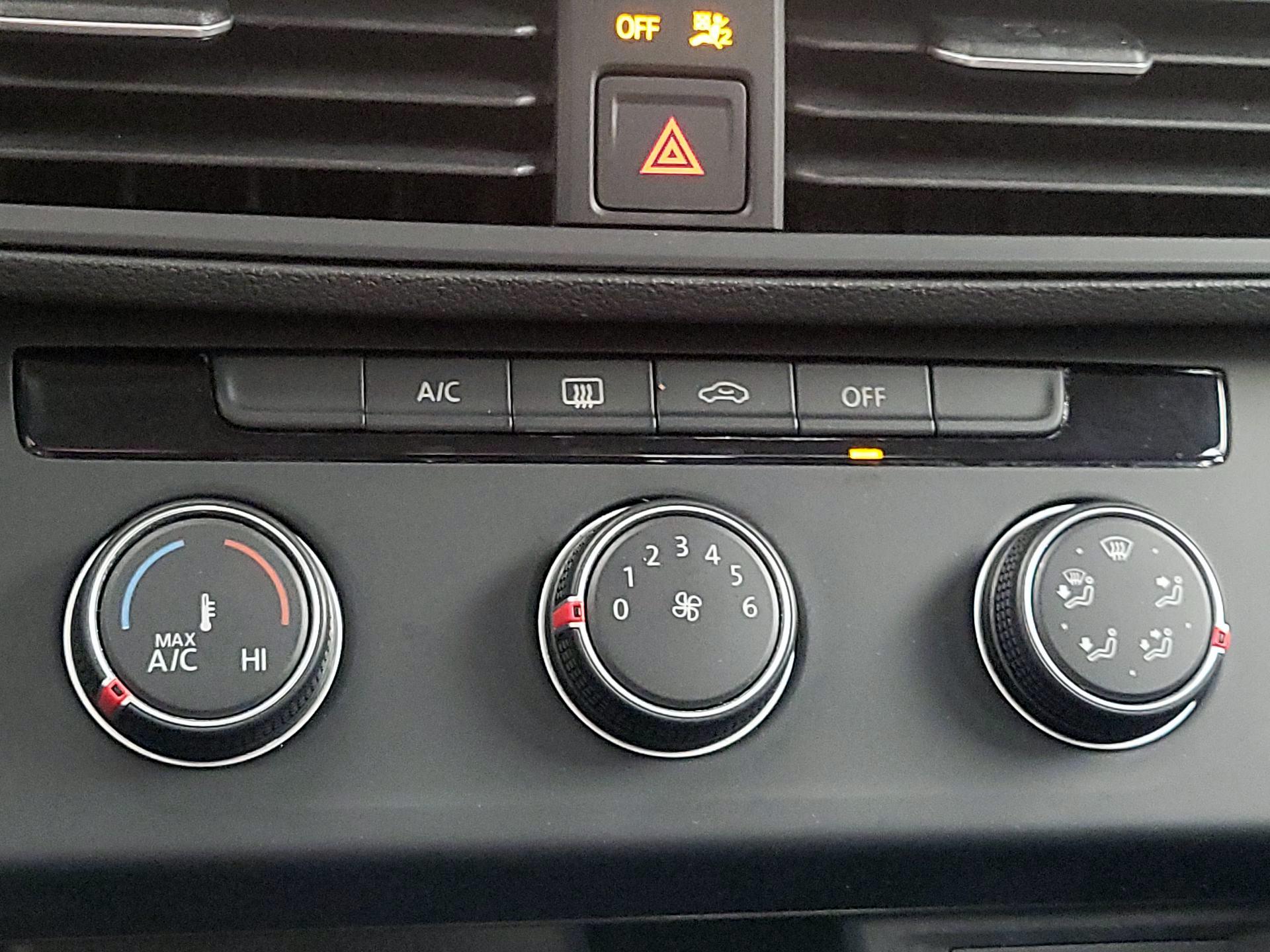 Thumbnail: 2024 Volkswagen Jetta - 16