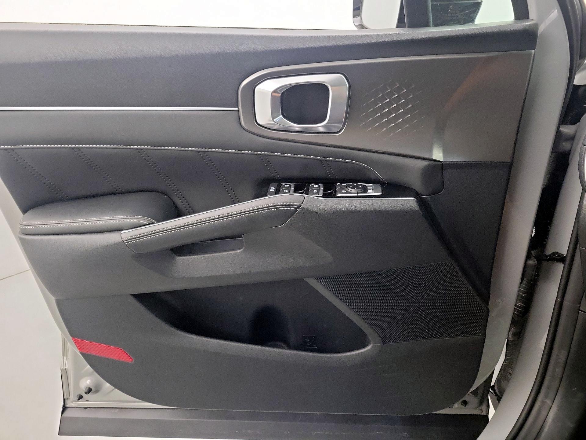 Thumbnail: 2022 Kia Sorento - 12