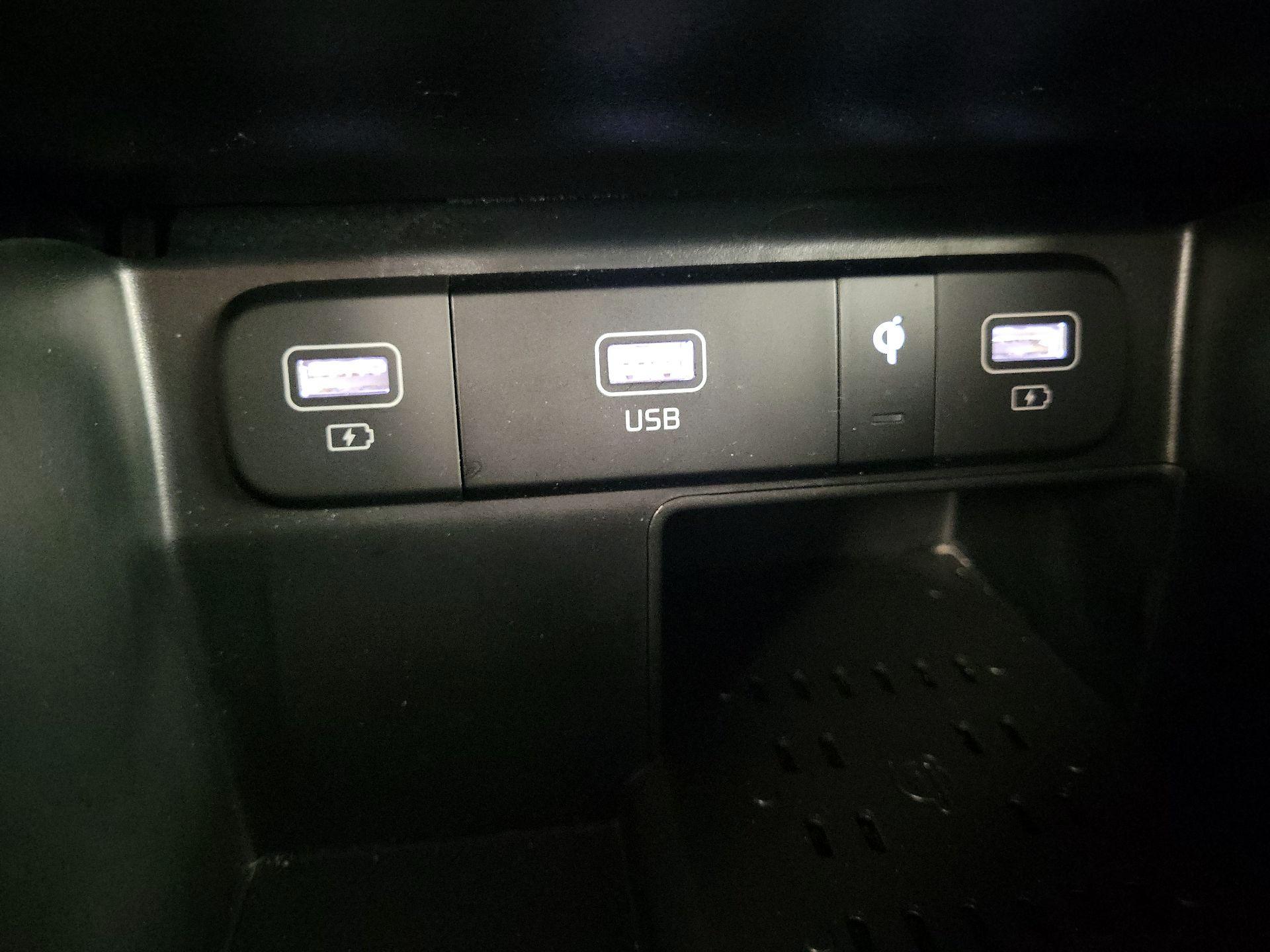 Thumbnail: 2022 Kia Sorento - 18