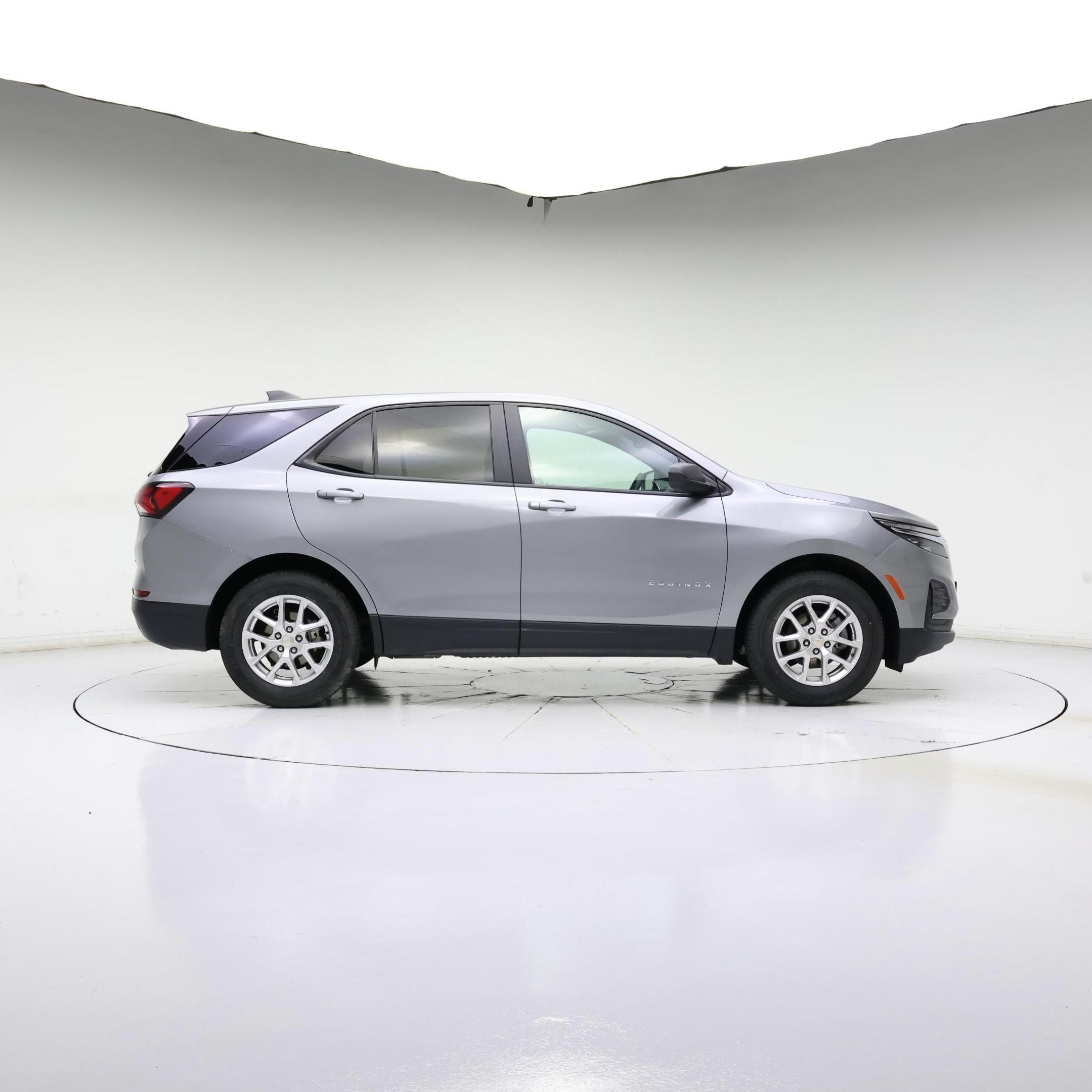 Thumbnail: 2023 Chevrolet Equinox - 3
