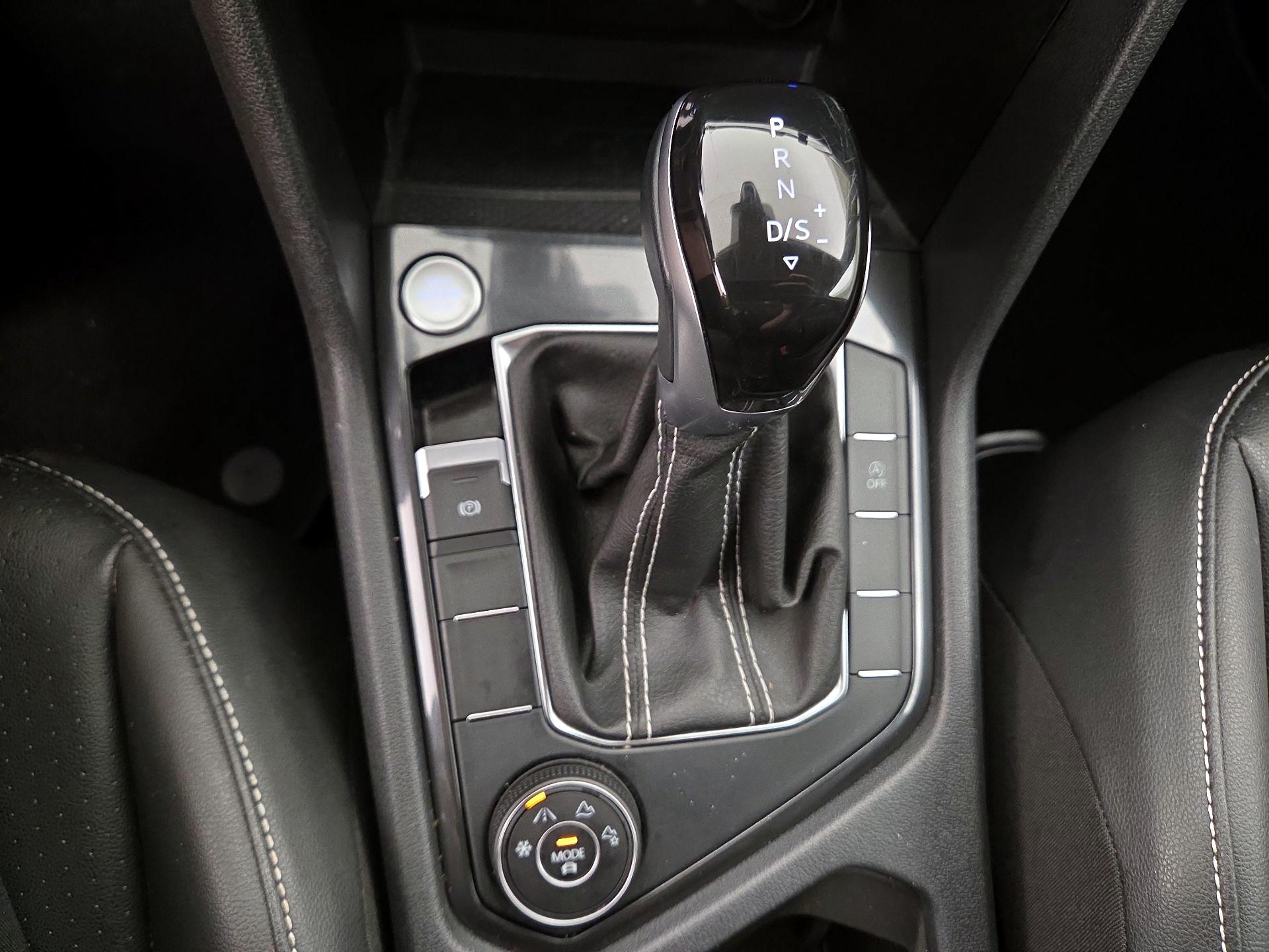 Thumbnail: 2023 Volkswagen Tiguan - 16