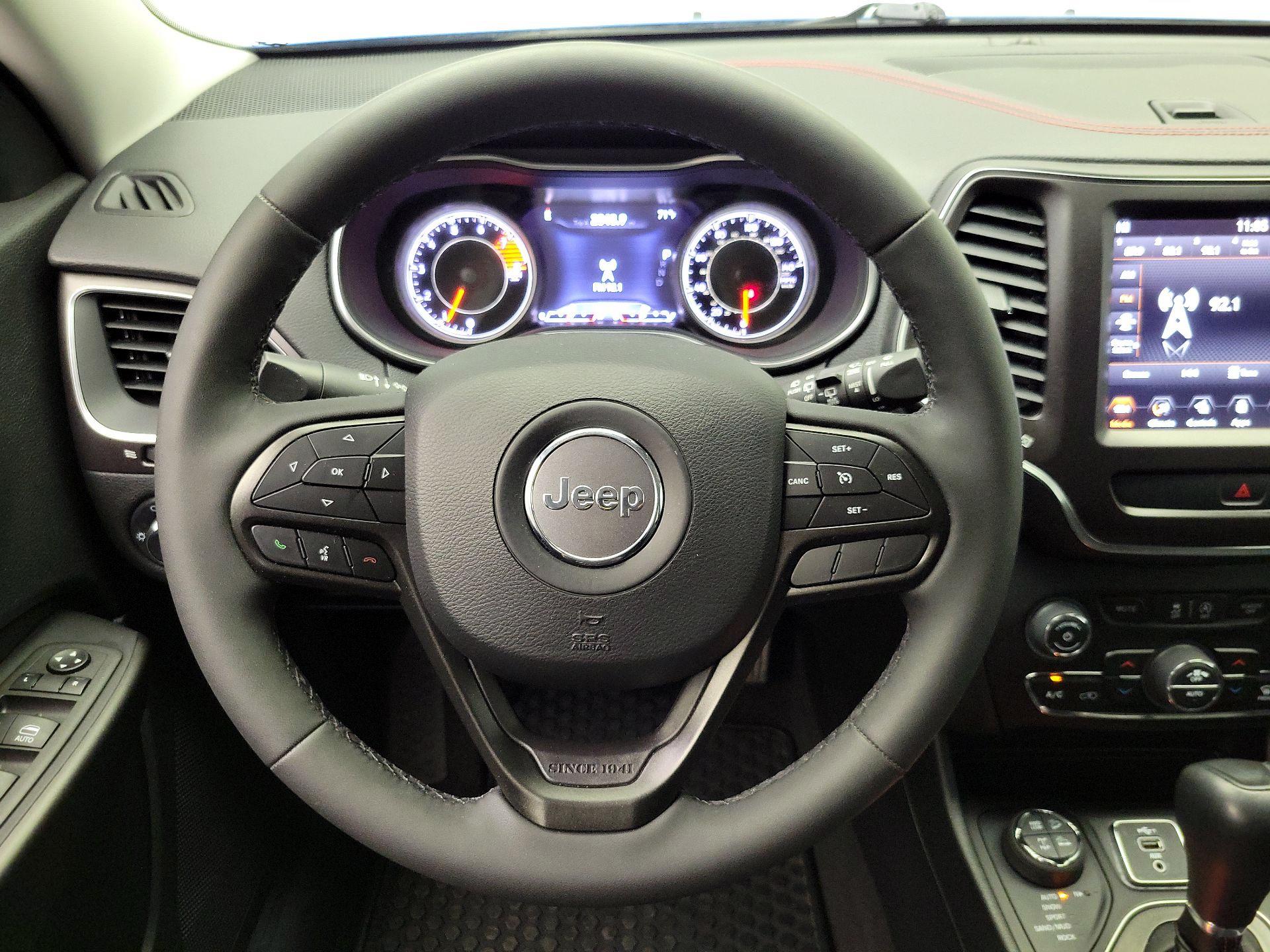 Thumbnail: 2022 Jeep Cherokee - 10