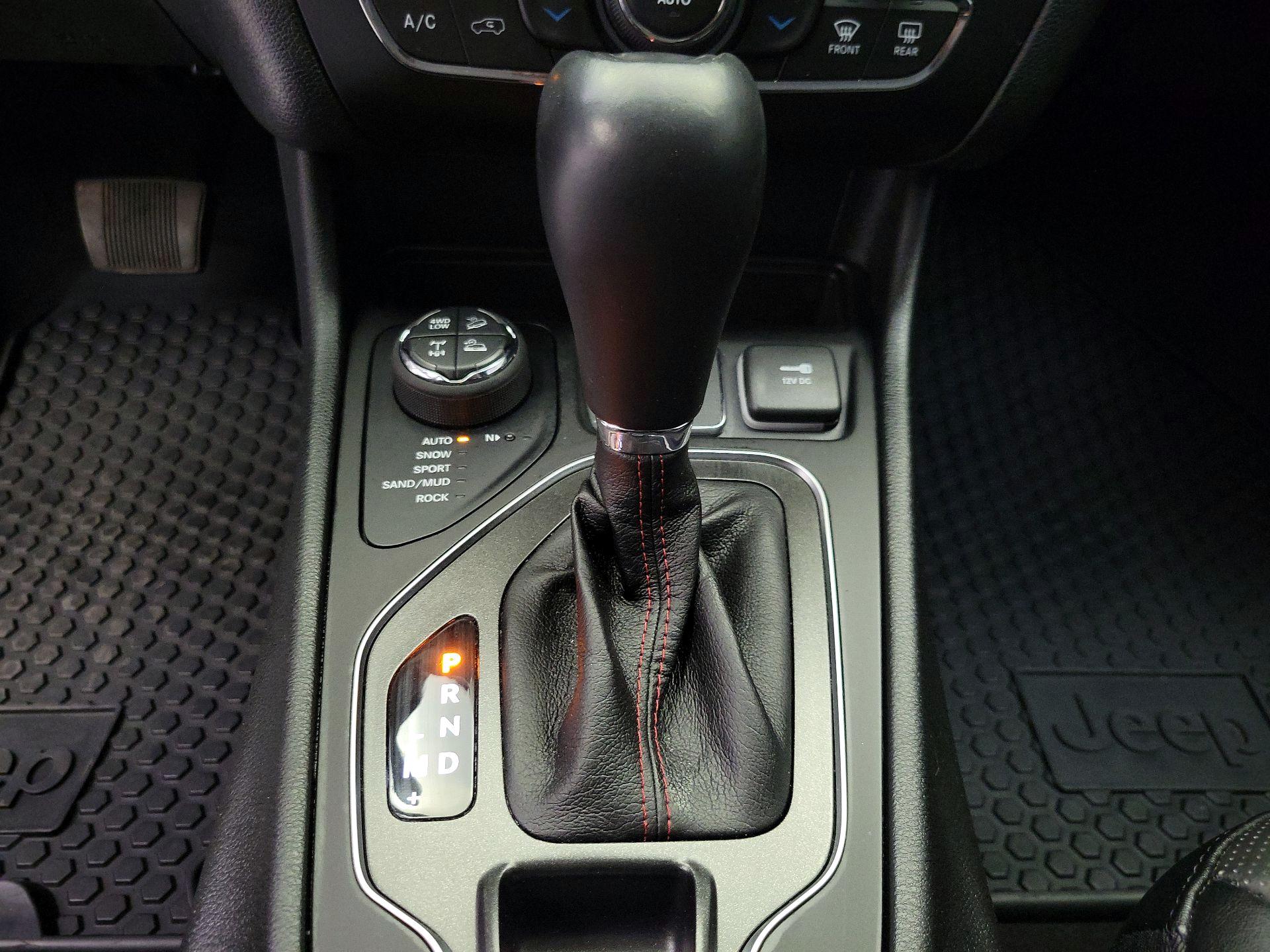 Thumbnail: 2022 Jeep Cherokee - 16