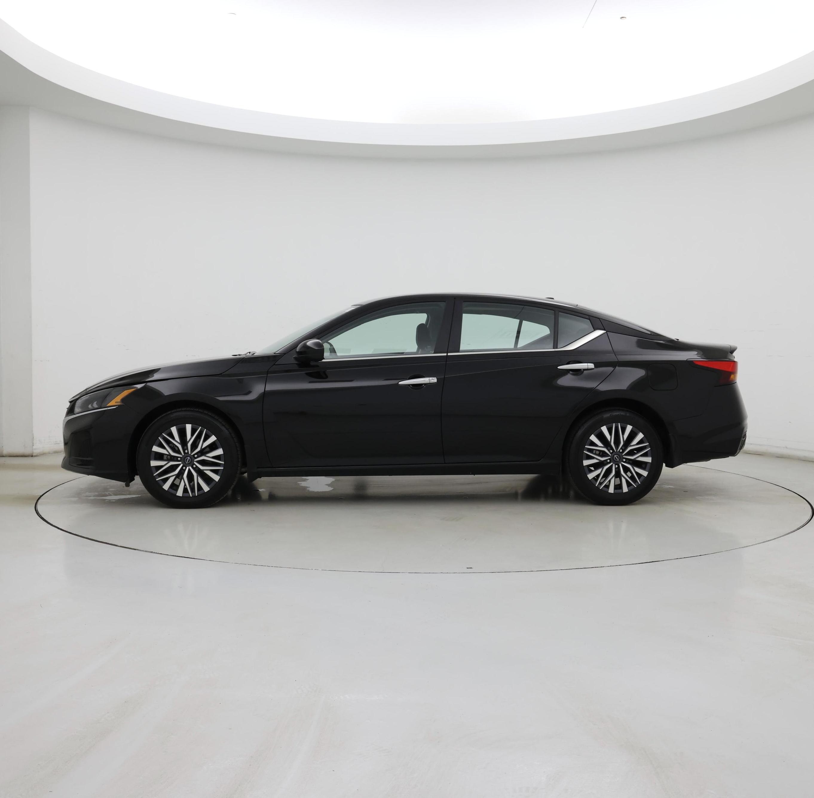 Thumbnail: 2023 Nissan Altima - 3
