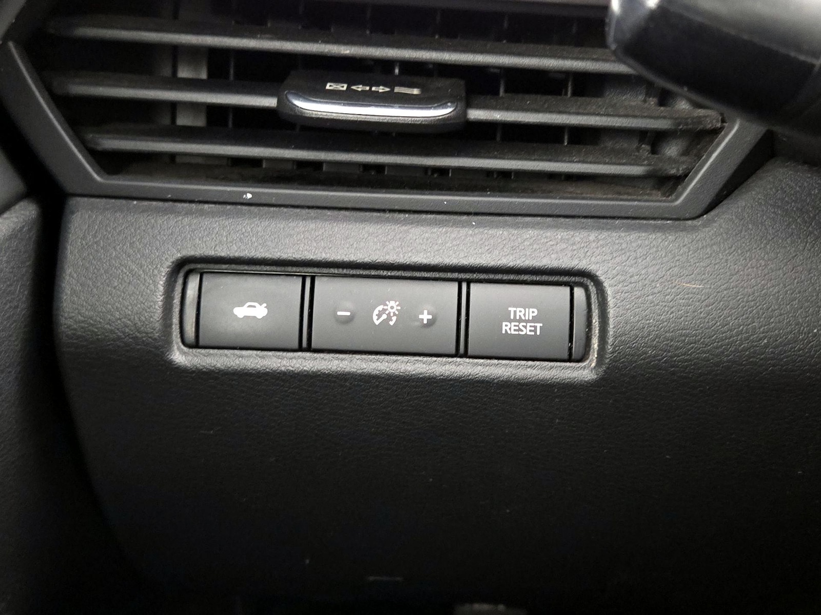 2022 Nissan Altima SR - Photo 14