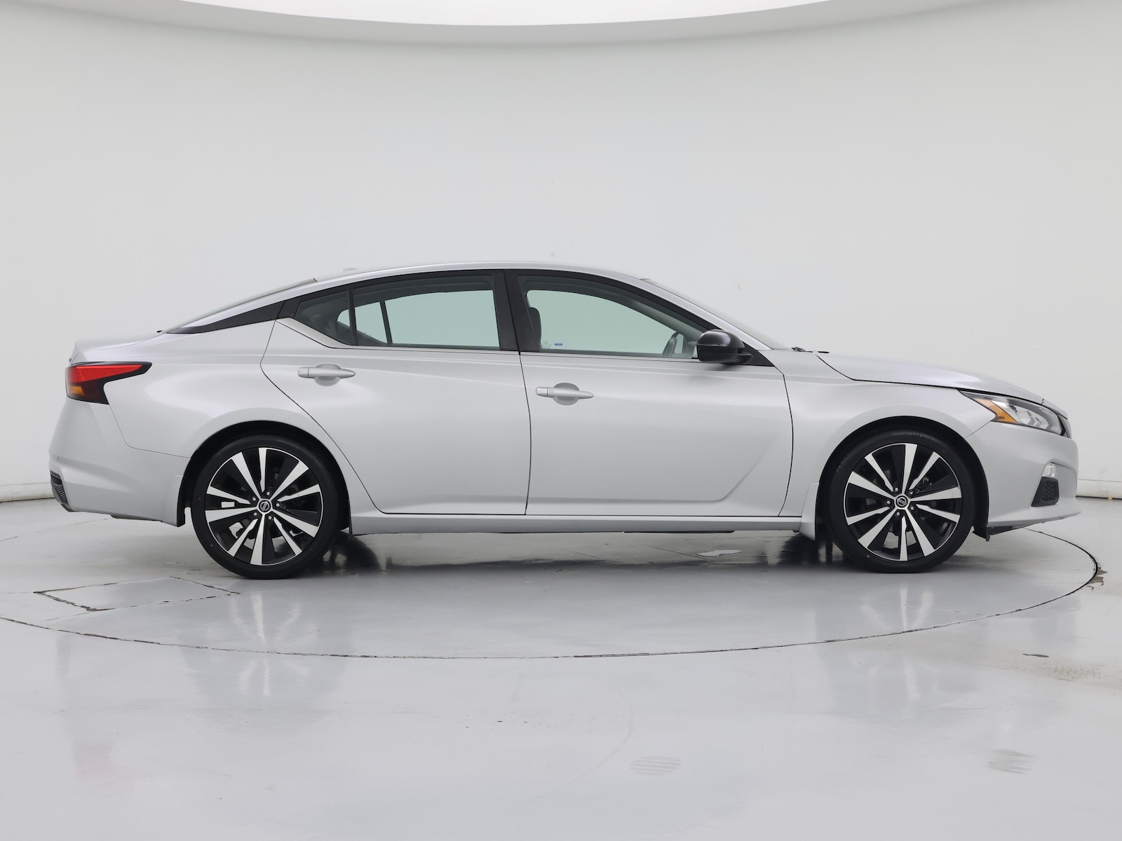2022 Nissan Altima SR - Photo 8