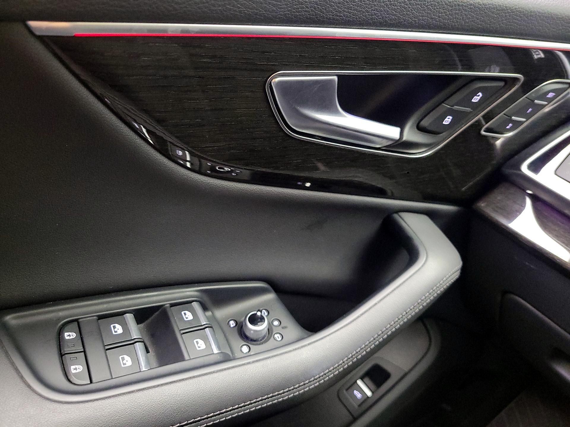 Thumbnail: 2023 Audi Q7 - 10