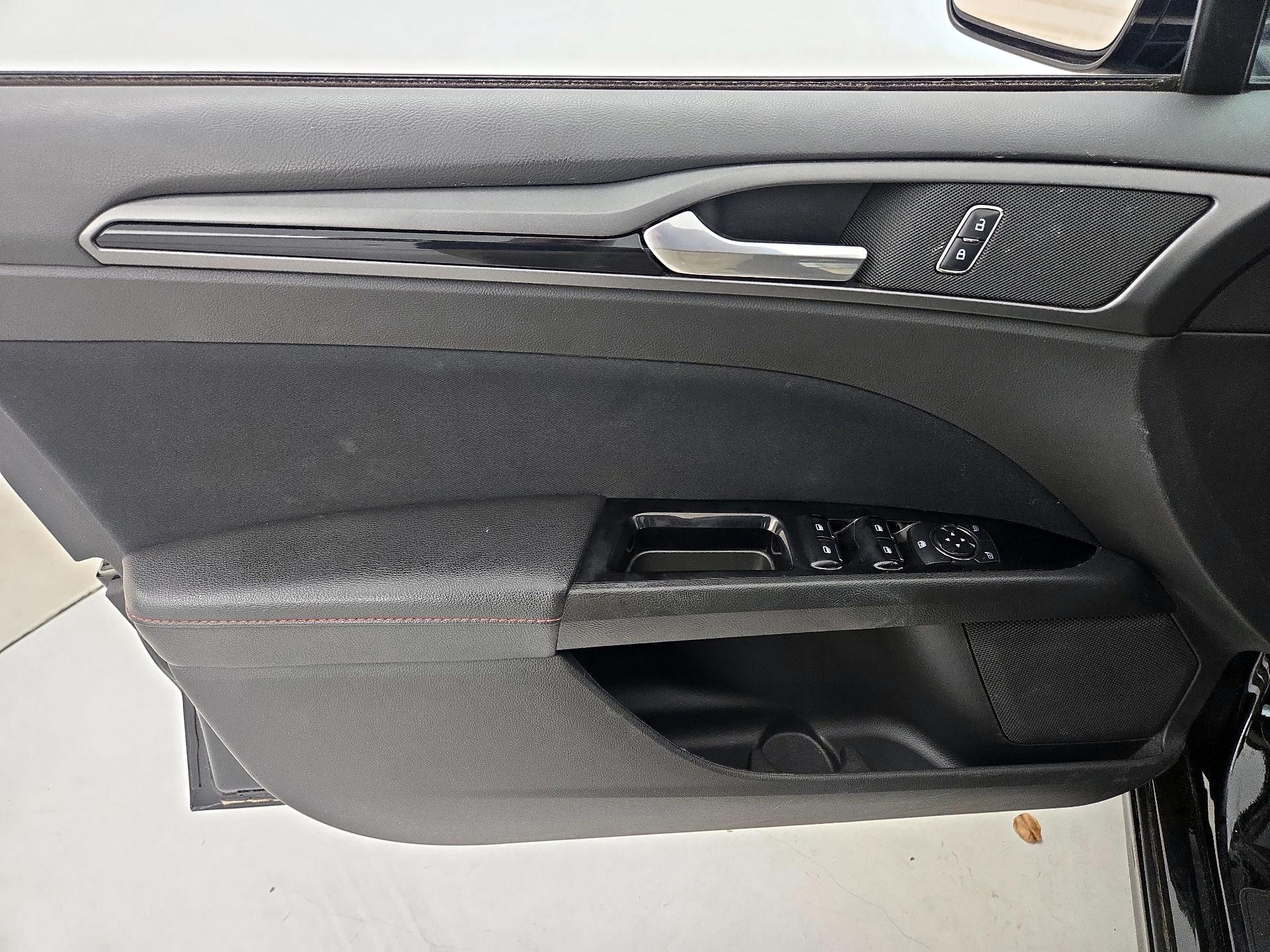 Thumbnail: 2016 Ford Fusion - 12