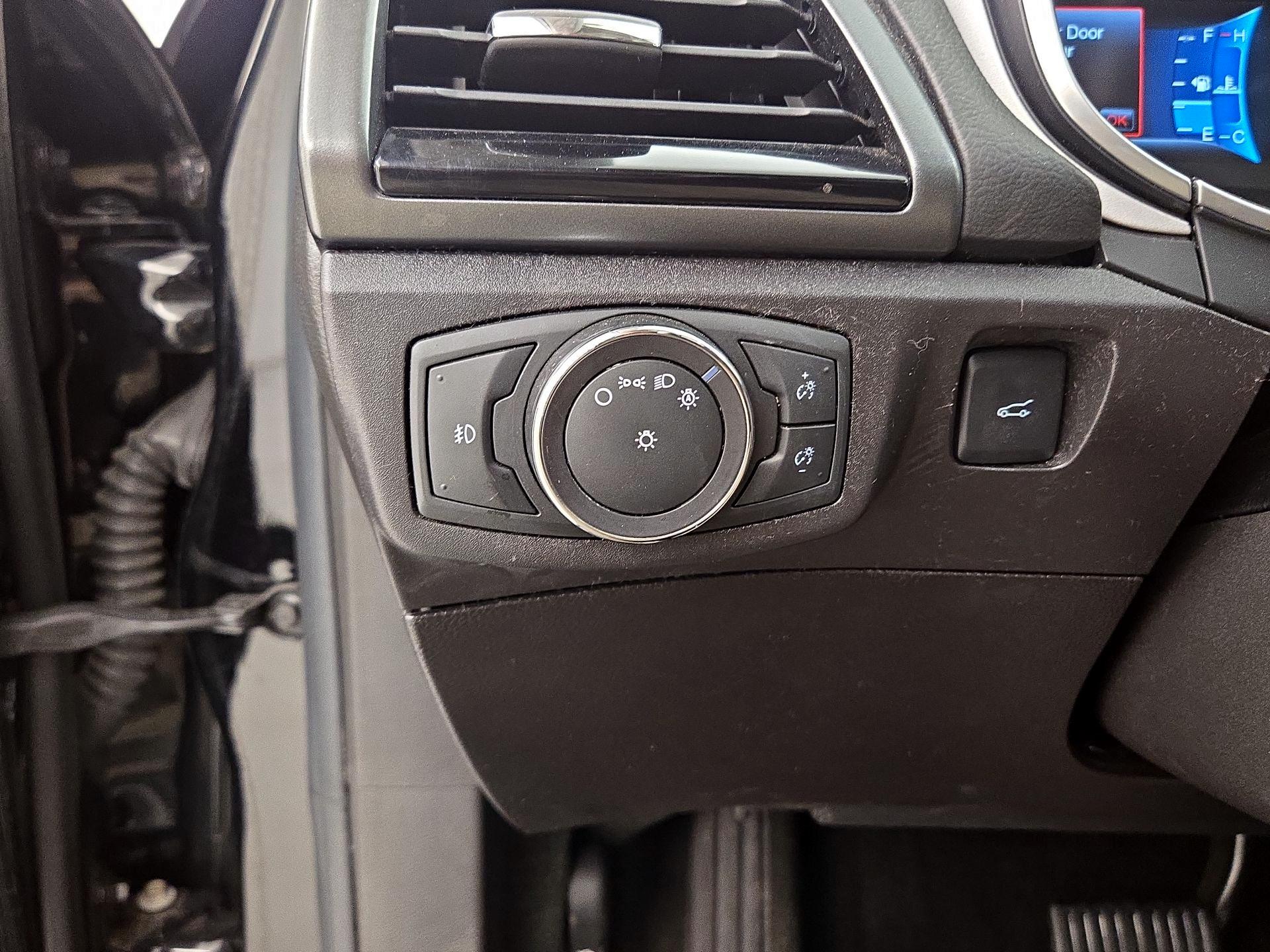 Thumbnail: 2016 Ford Fusion - 13