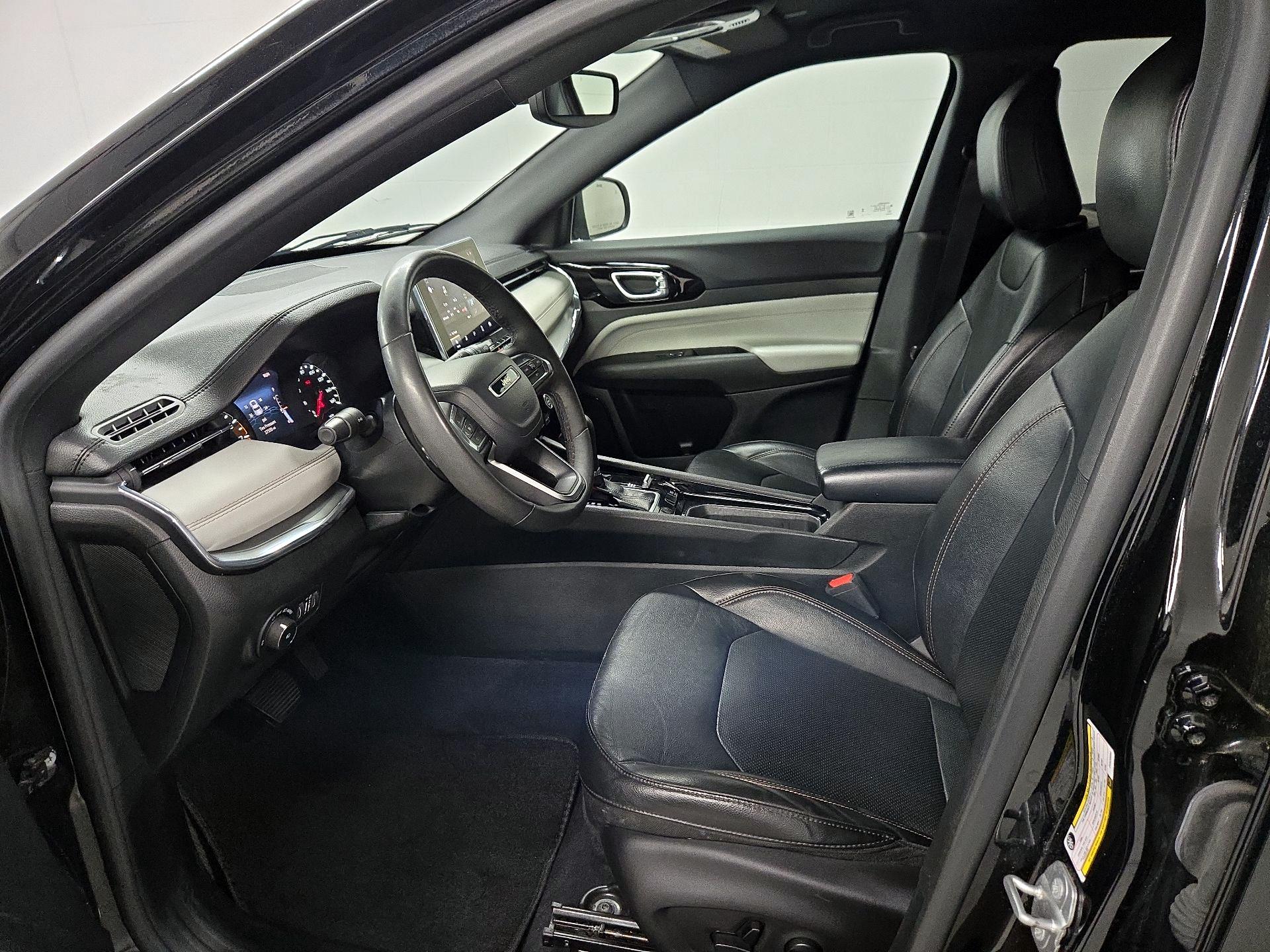 Thumbnail: 2023 Jeep Compass - 11