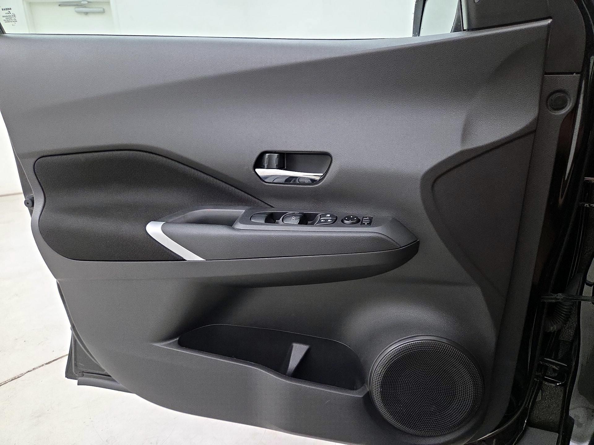 Thumbnail: 2023 Nissan Kicks - 12