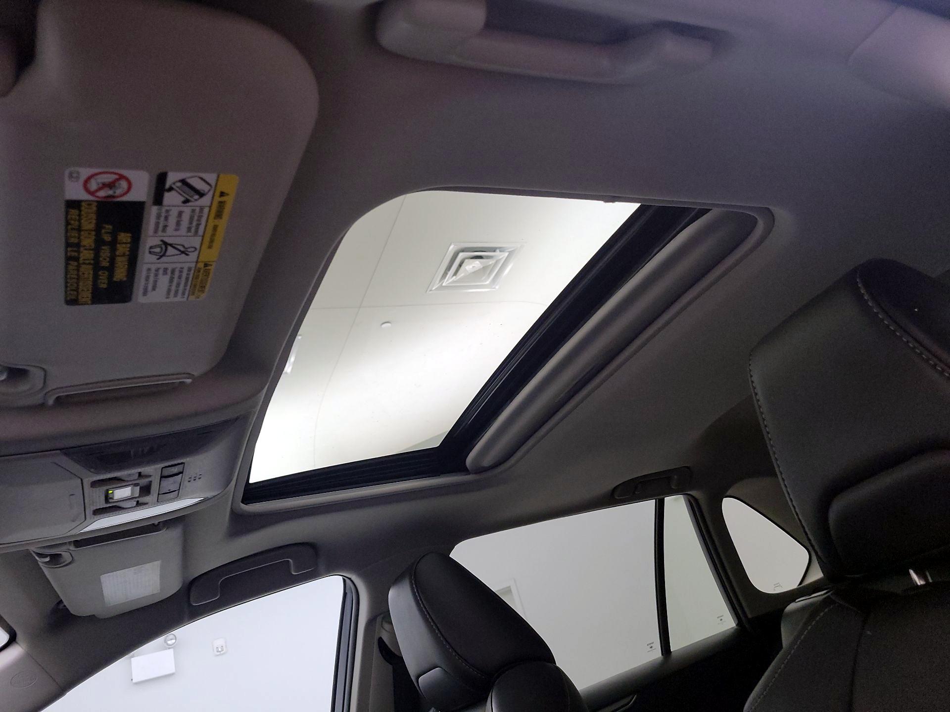 Thumbnail: 2022 Toyota RAV4 - 19