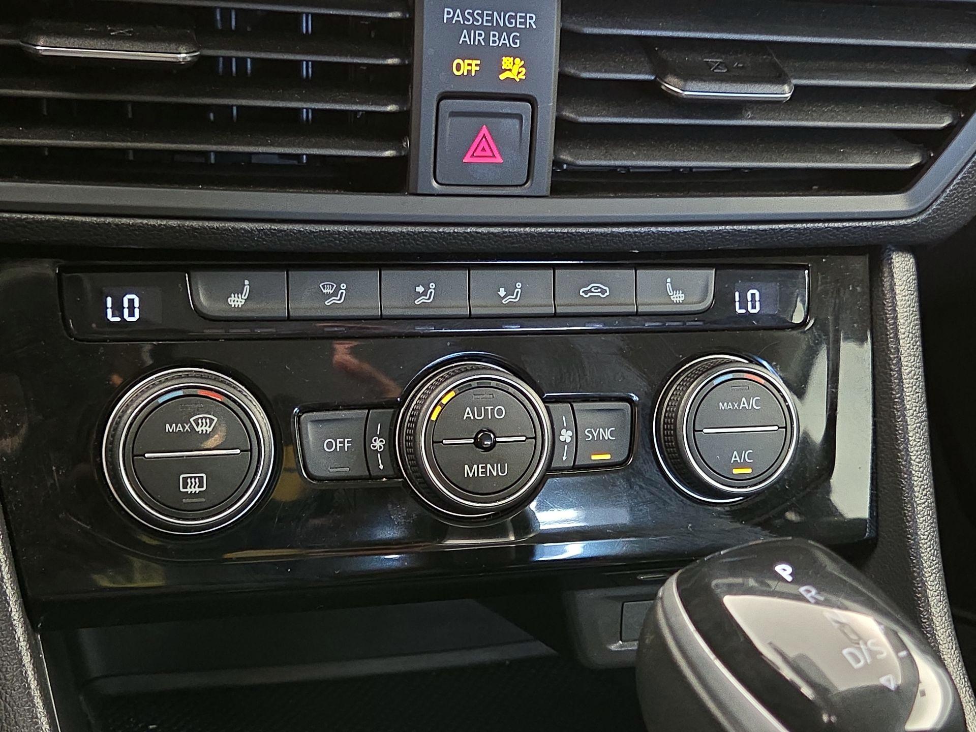 Thumbnail: 2023 Volkswagen Jetta - 16