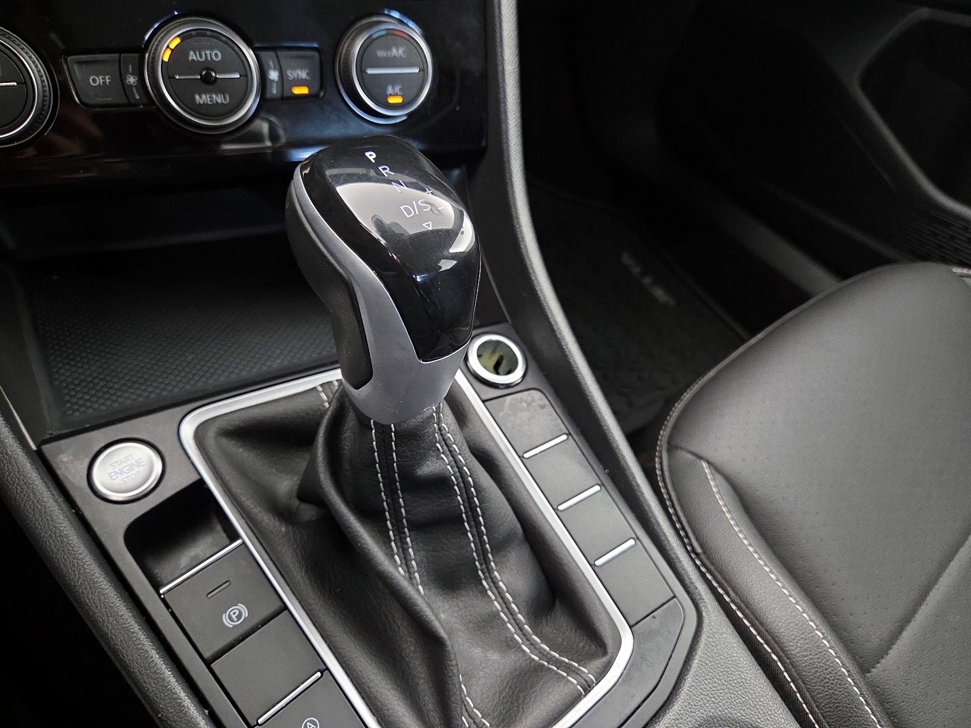 Thumbnail: 2023 Volkswagen Jetta - 17