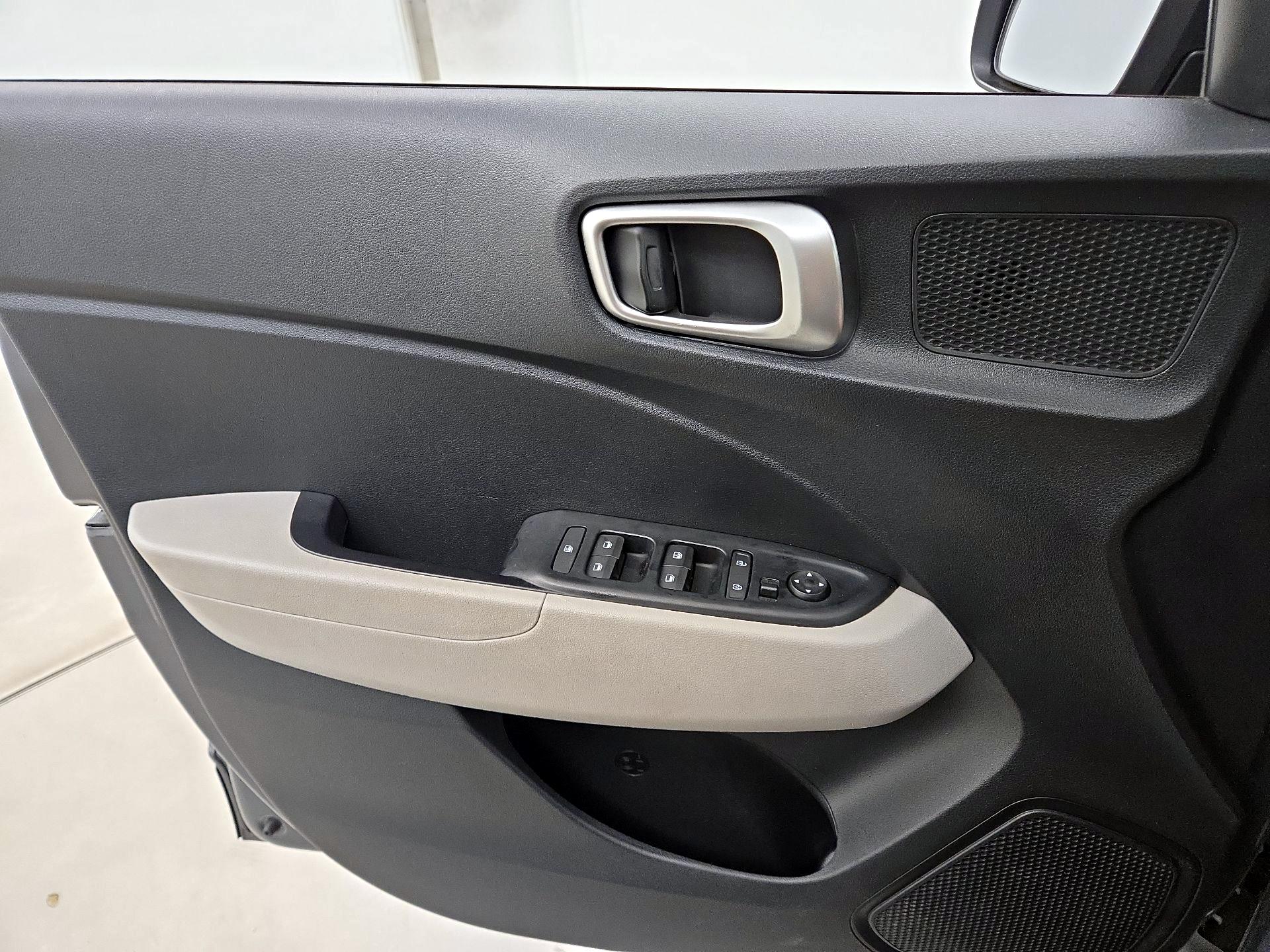 Thumbnail: 2023 Hyundai Venue - 12