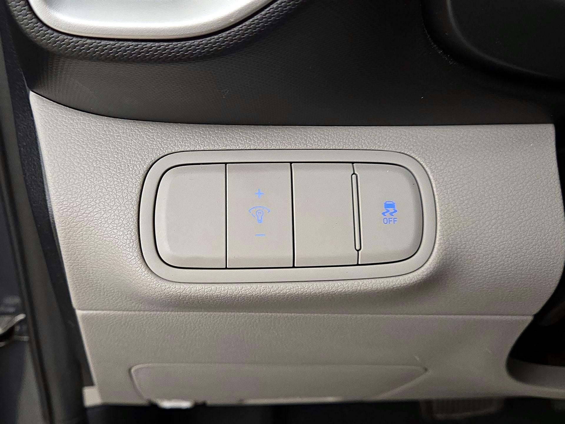 Thumbnail: 2023 Hyundai Venue - 13