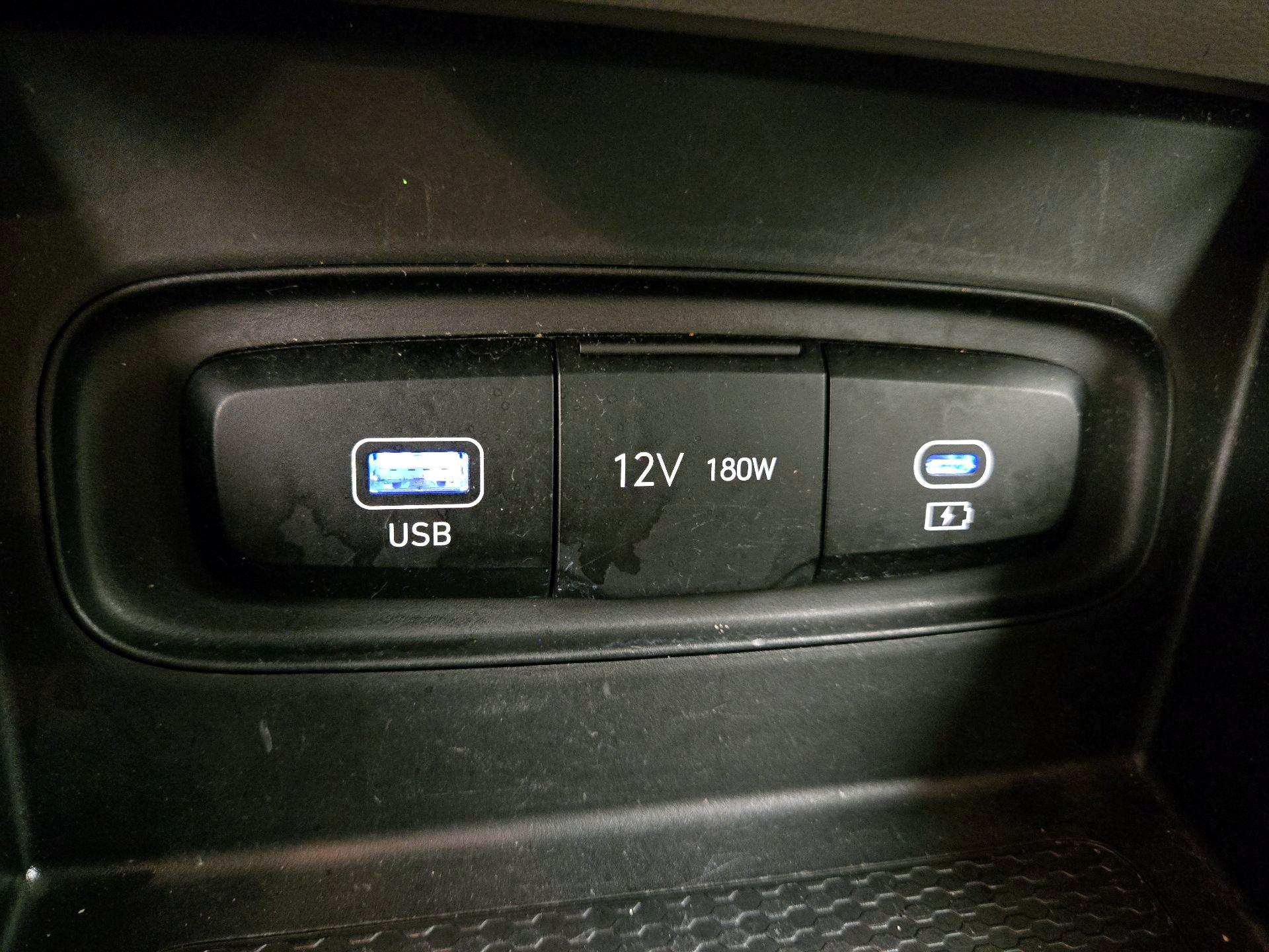 Thumbnail: 2023 Hyundai Venue - 18