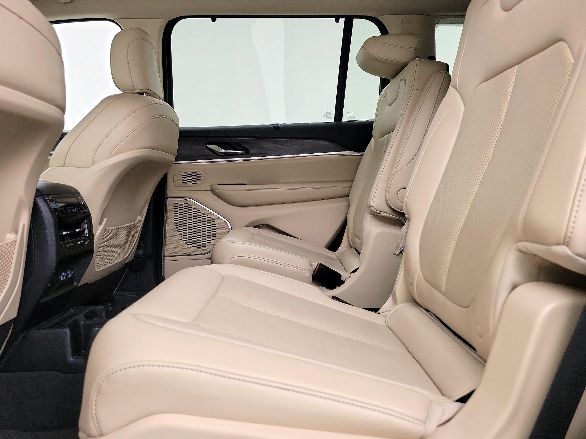 Thumbnail: 2022 Jeep Grand Cherokee L - 19