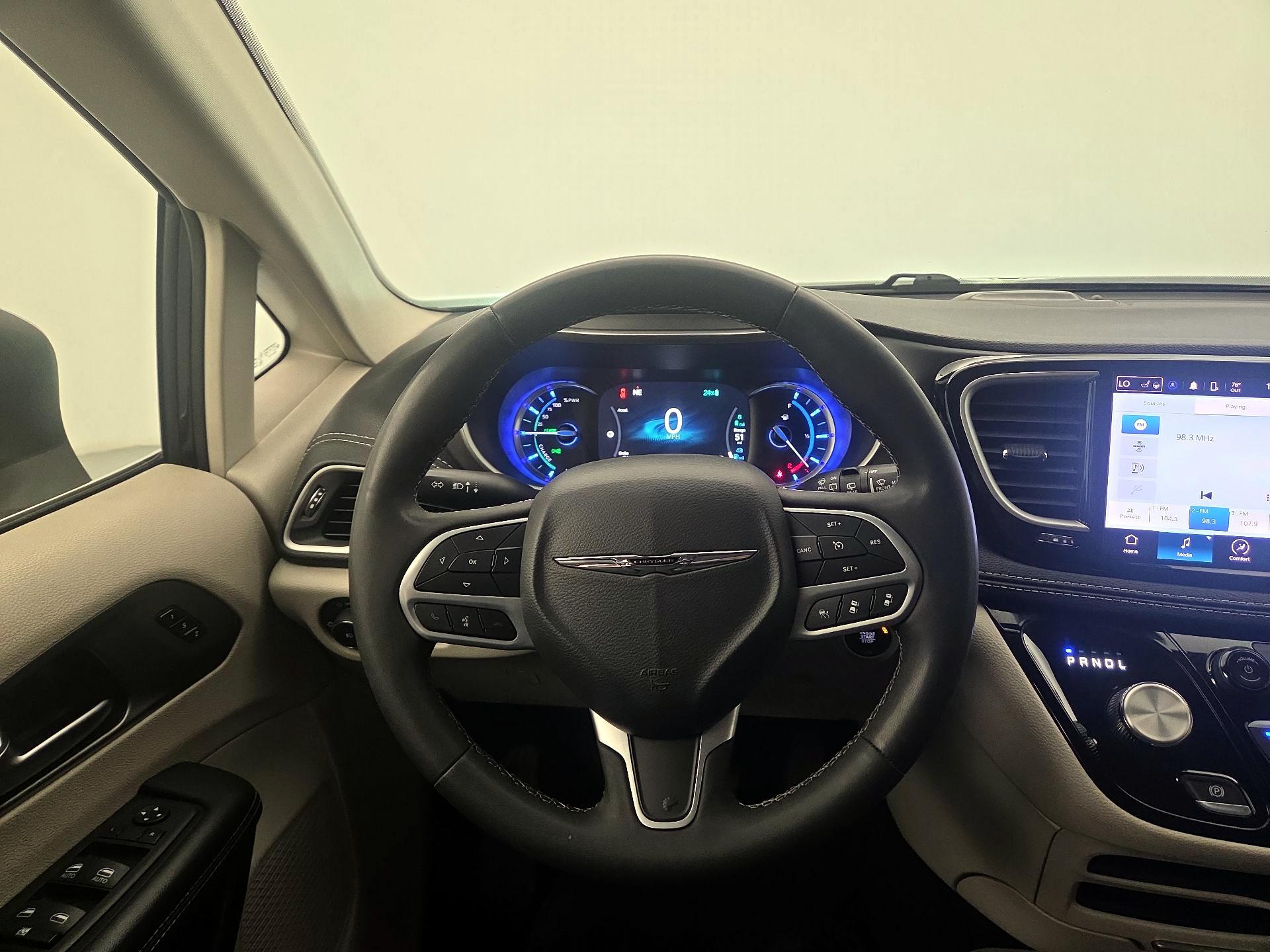 Thumbnail: 2023 Chrysler Pacifica - 10