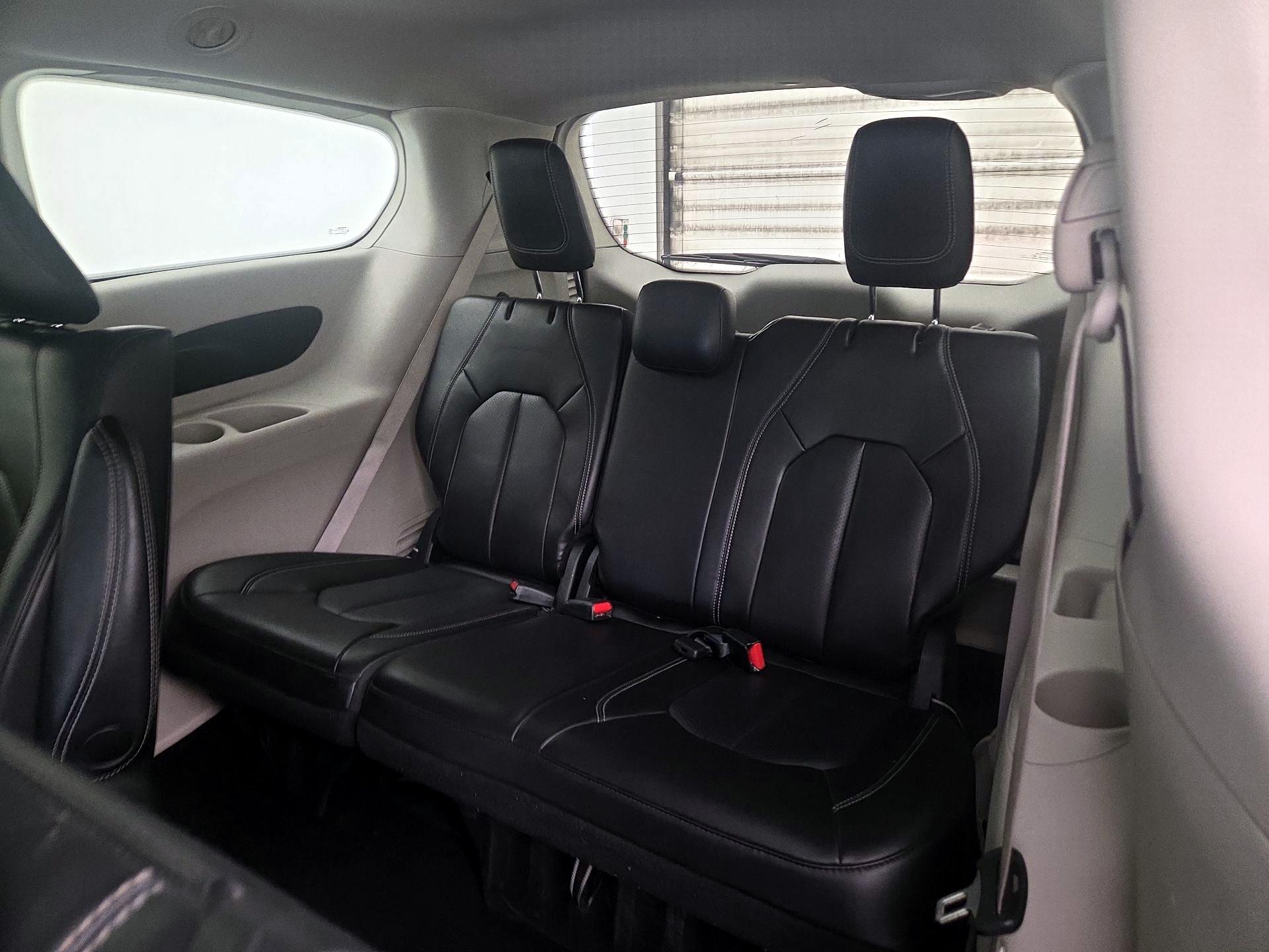 Thumbnail: 2023 Chrysler Pacifica - 20